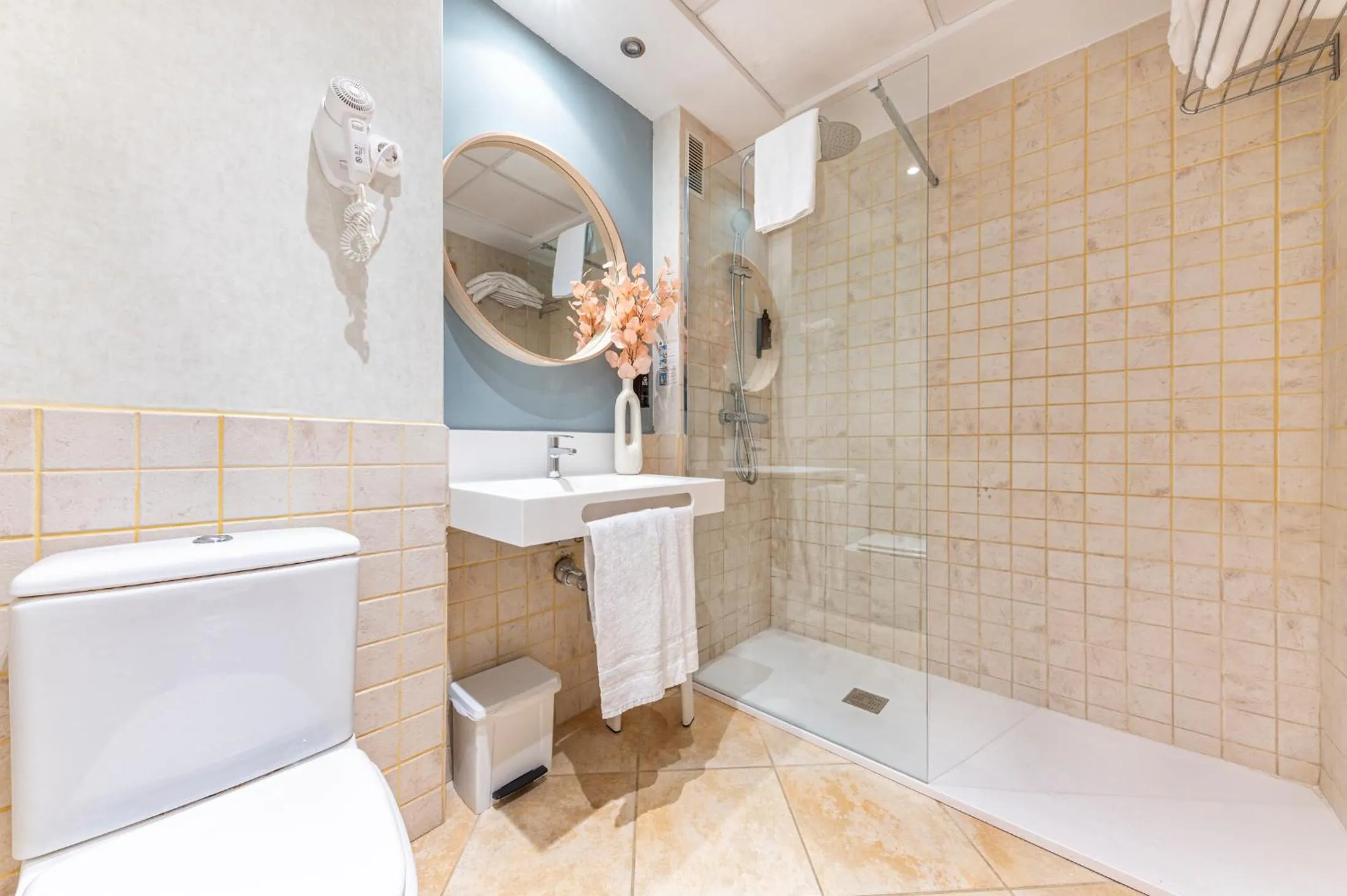 Bathroom in Hotel Rober Palas