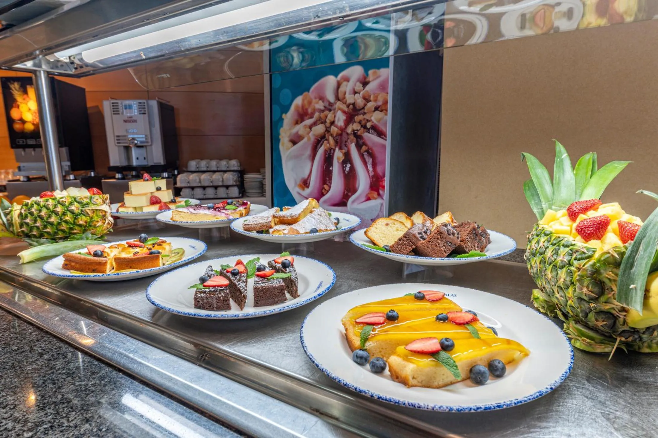 Food and drinks in Hotel Rober Palas