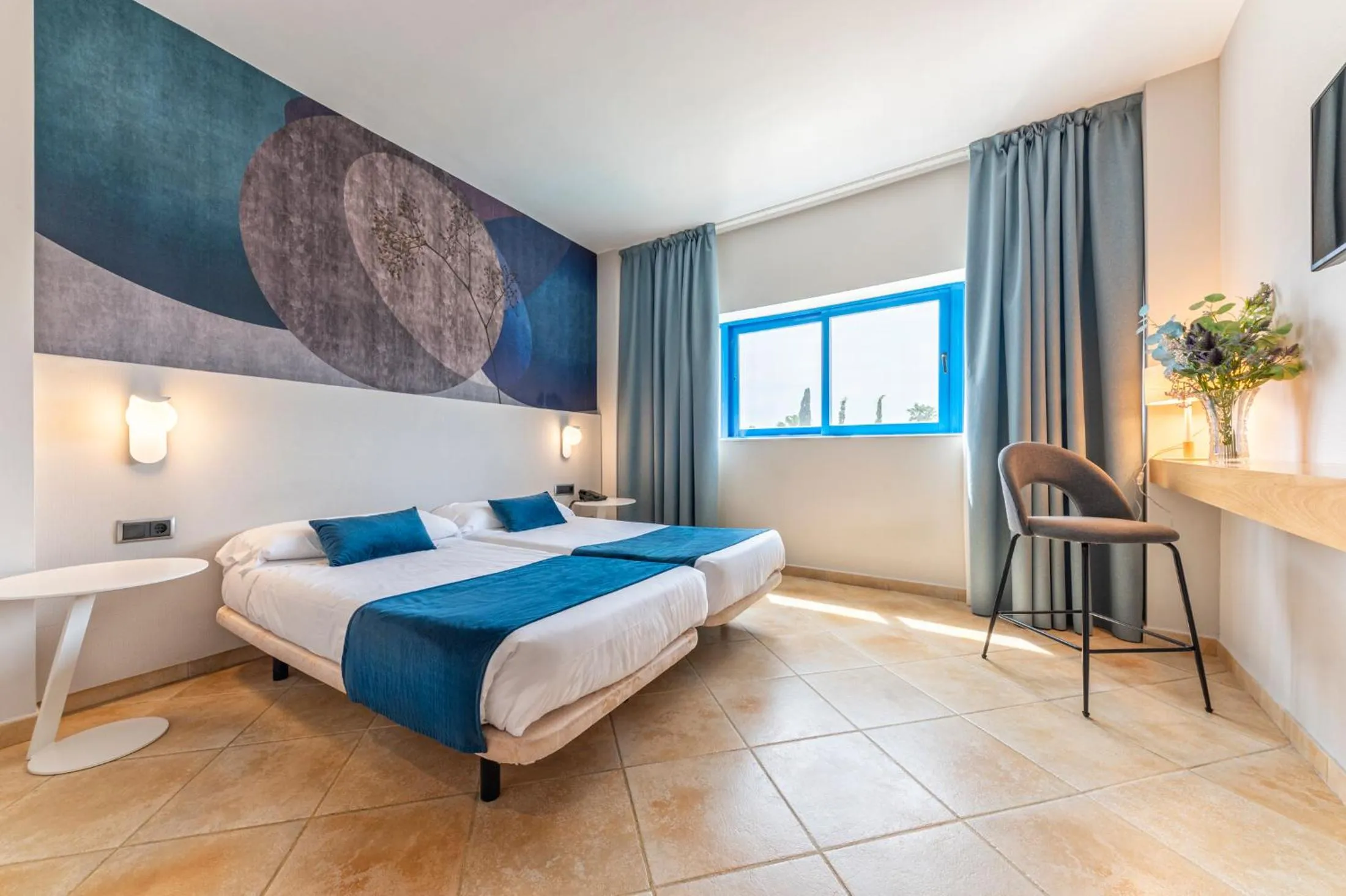 Bedroom, Bed in Hotel Rober Palas