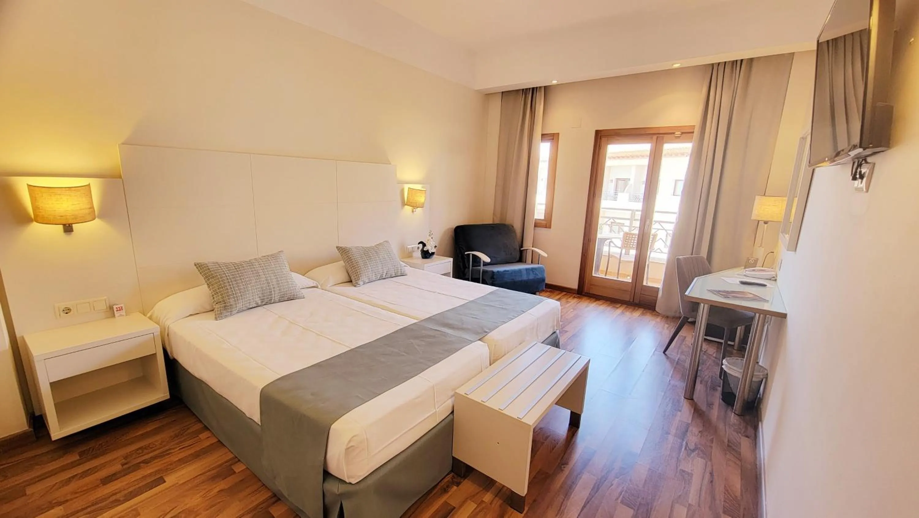 Bed in Hotel Monarque Costa Narejos