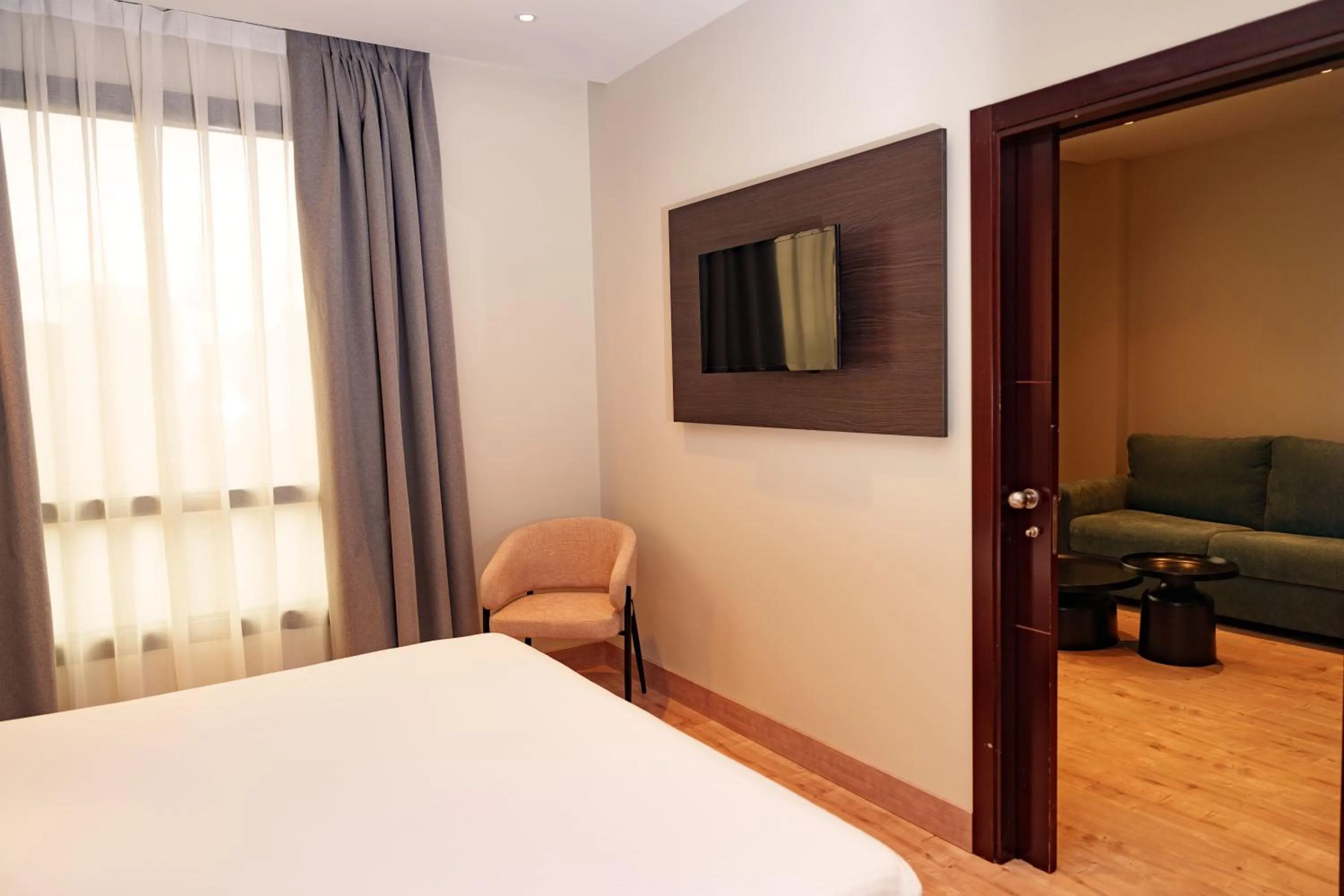 Text overlay, Bed in Sercotel Princesa De Eboli