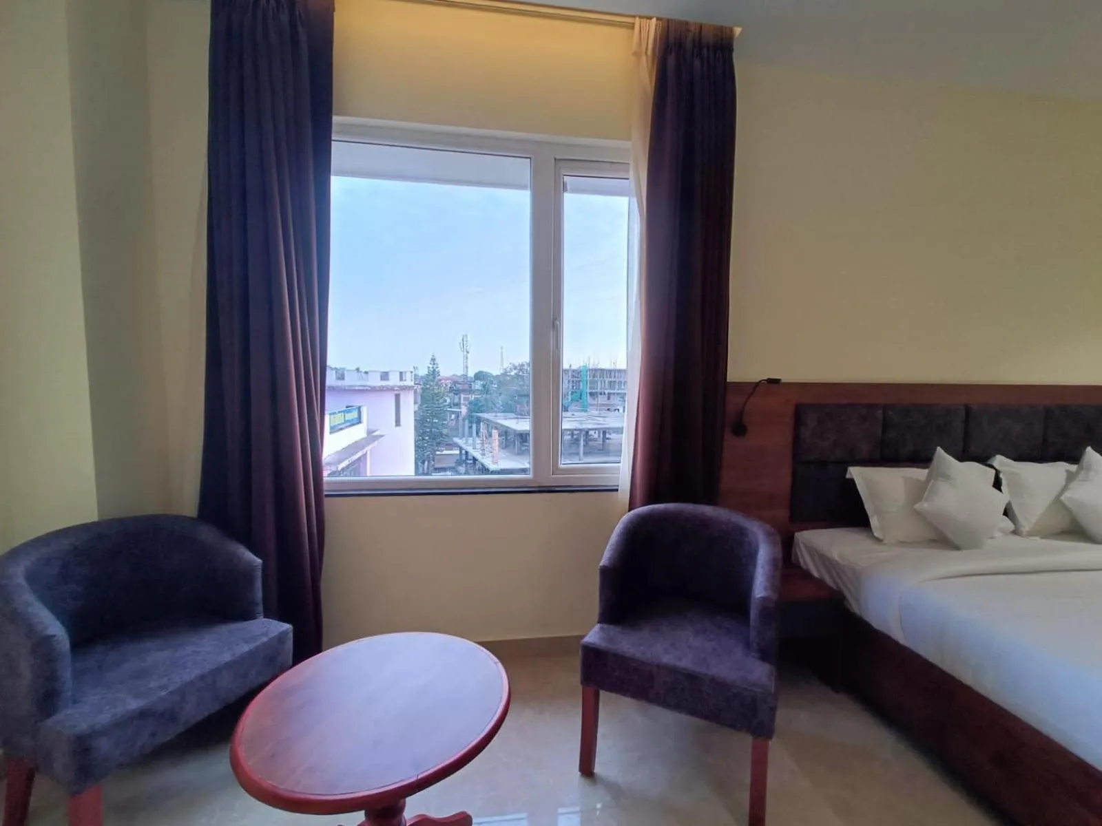 Seating area, Bed in HOTEL GOLDEN ORCHID