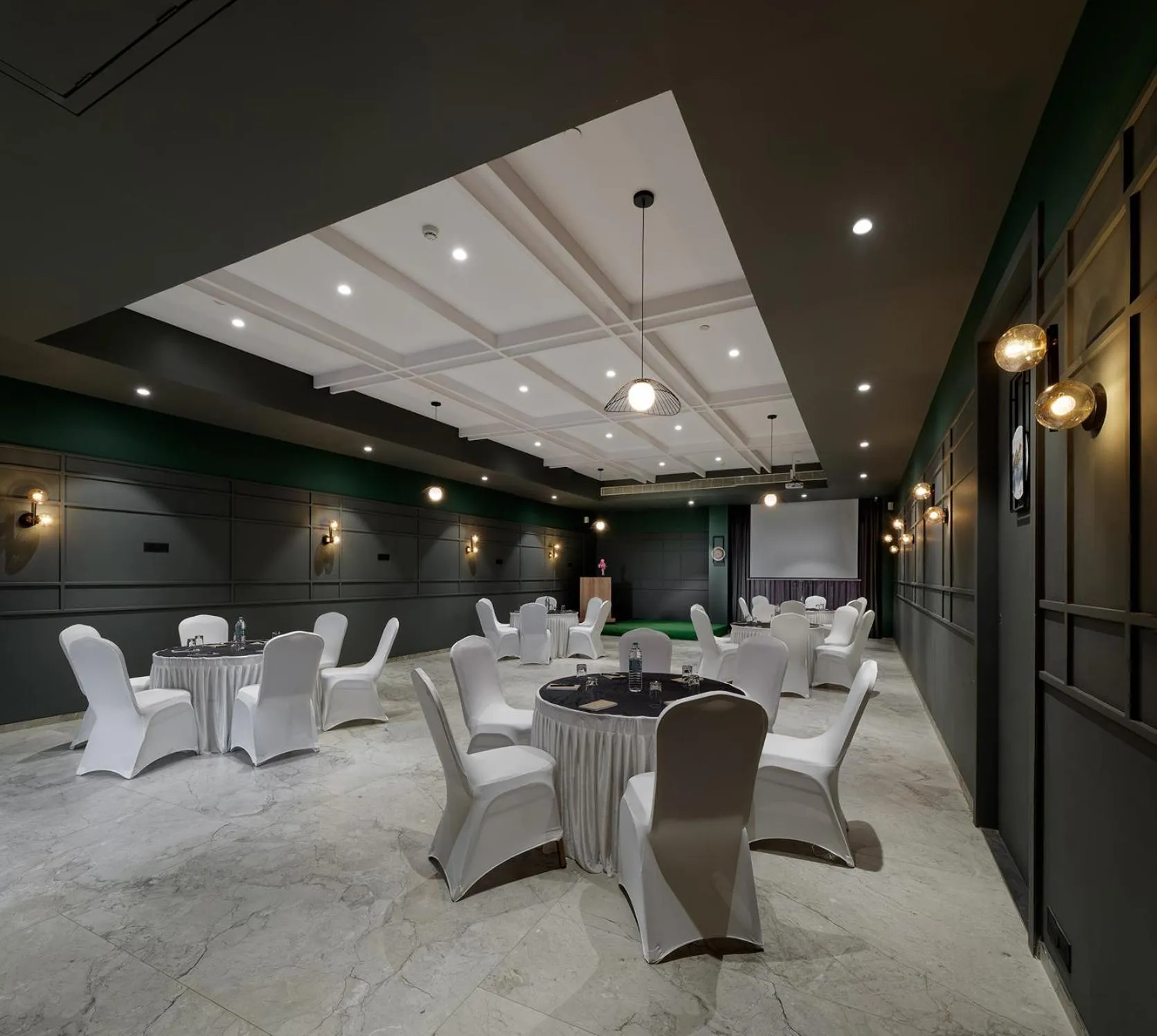 Restaurant/places to eat in Hotel Akruti, Nanded