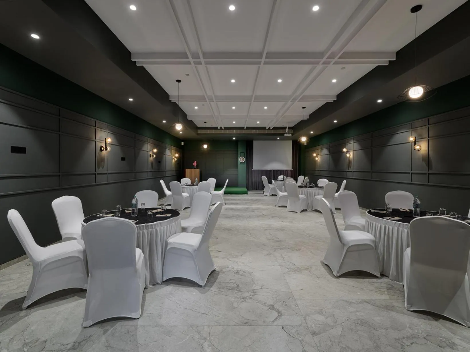 Restaurant/places to eat in Hotel Akruti, Nanded