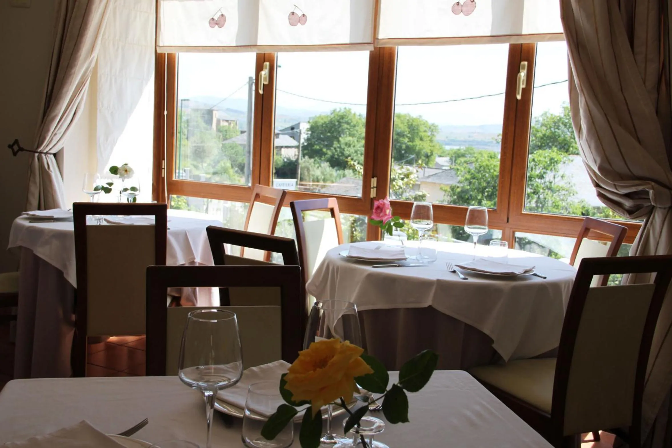 Restaurant/places to eat in Villa Mencia