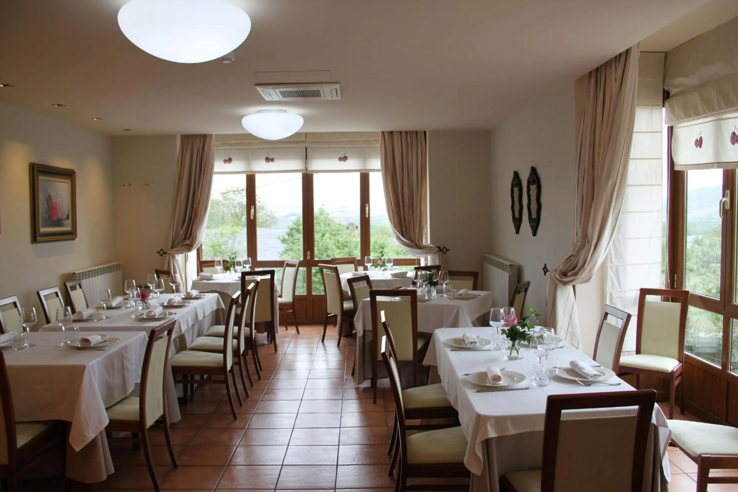 Restaurant/places to eat in Villa Mencia