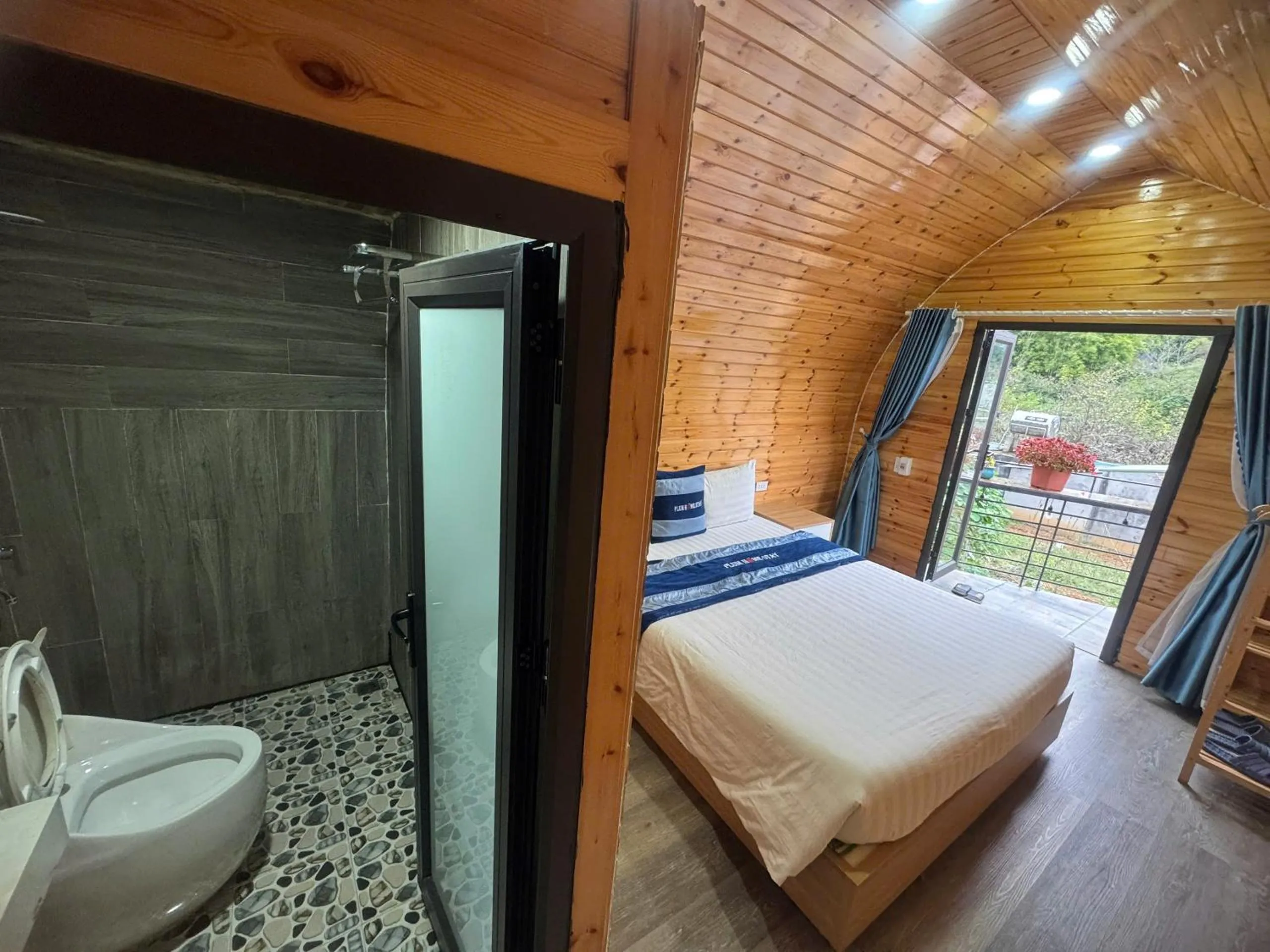 Shower, Bed in Plum Homestay Đồng Văn