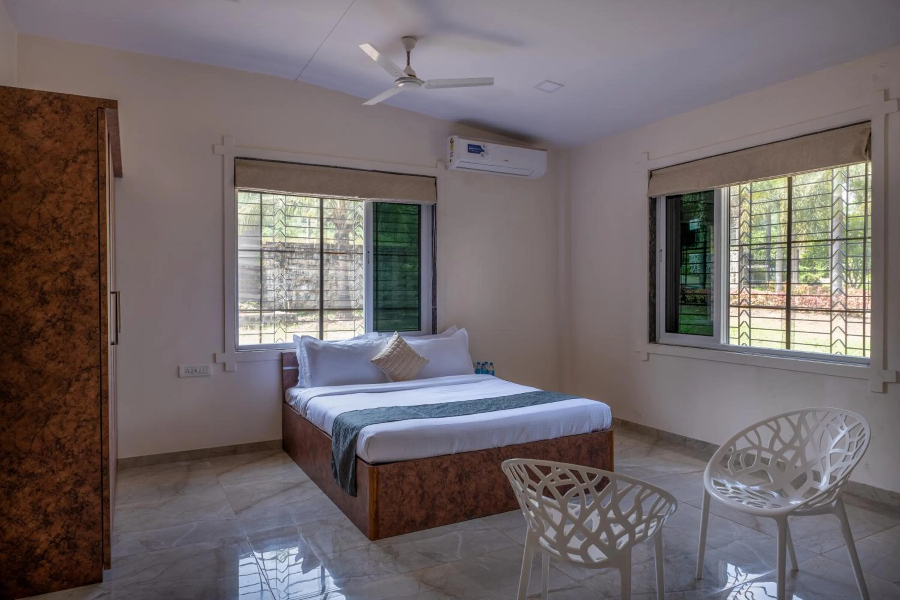Bed in HillRock Resort & Villas, Neral-Karjat
