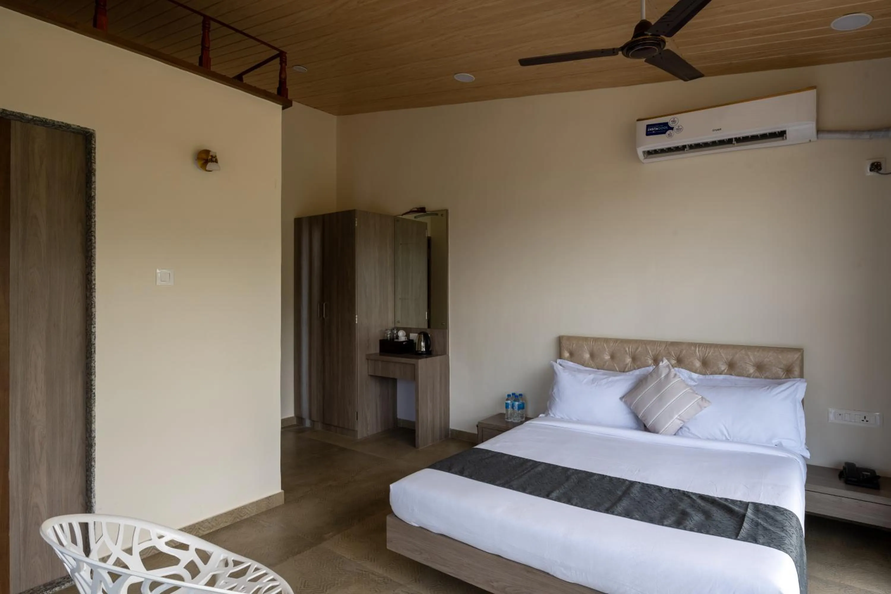 Bed in HillRock Resort & Villas, Neral-Karjat