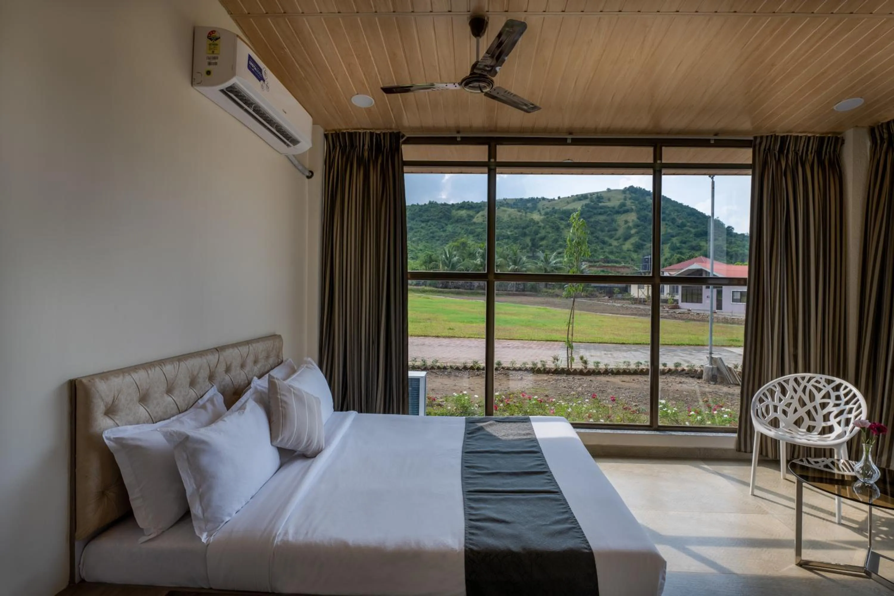 Bed in HillRock Resort & Villas, Neral-Karjat