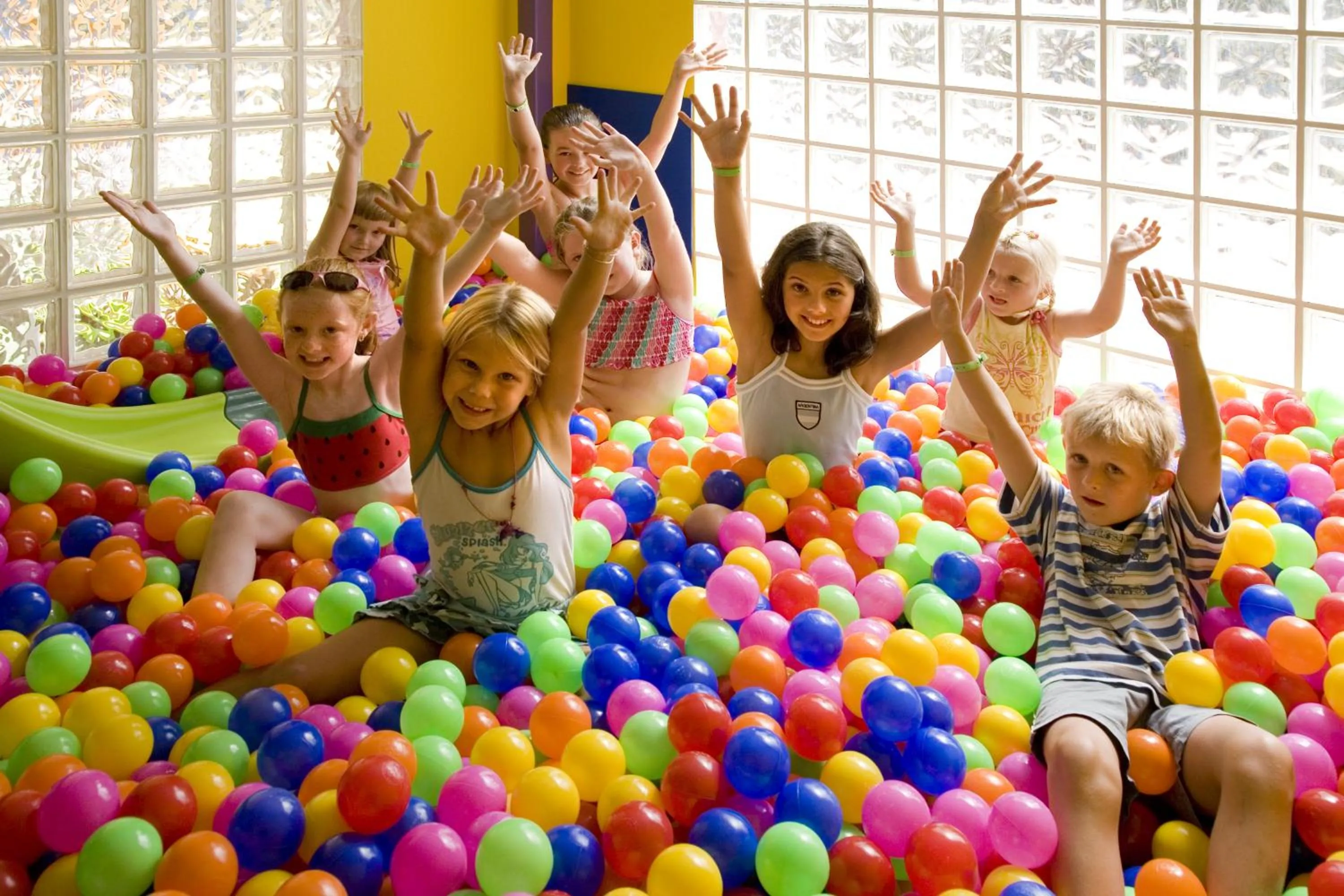 Kids's club in HYB Eurocalas