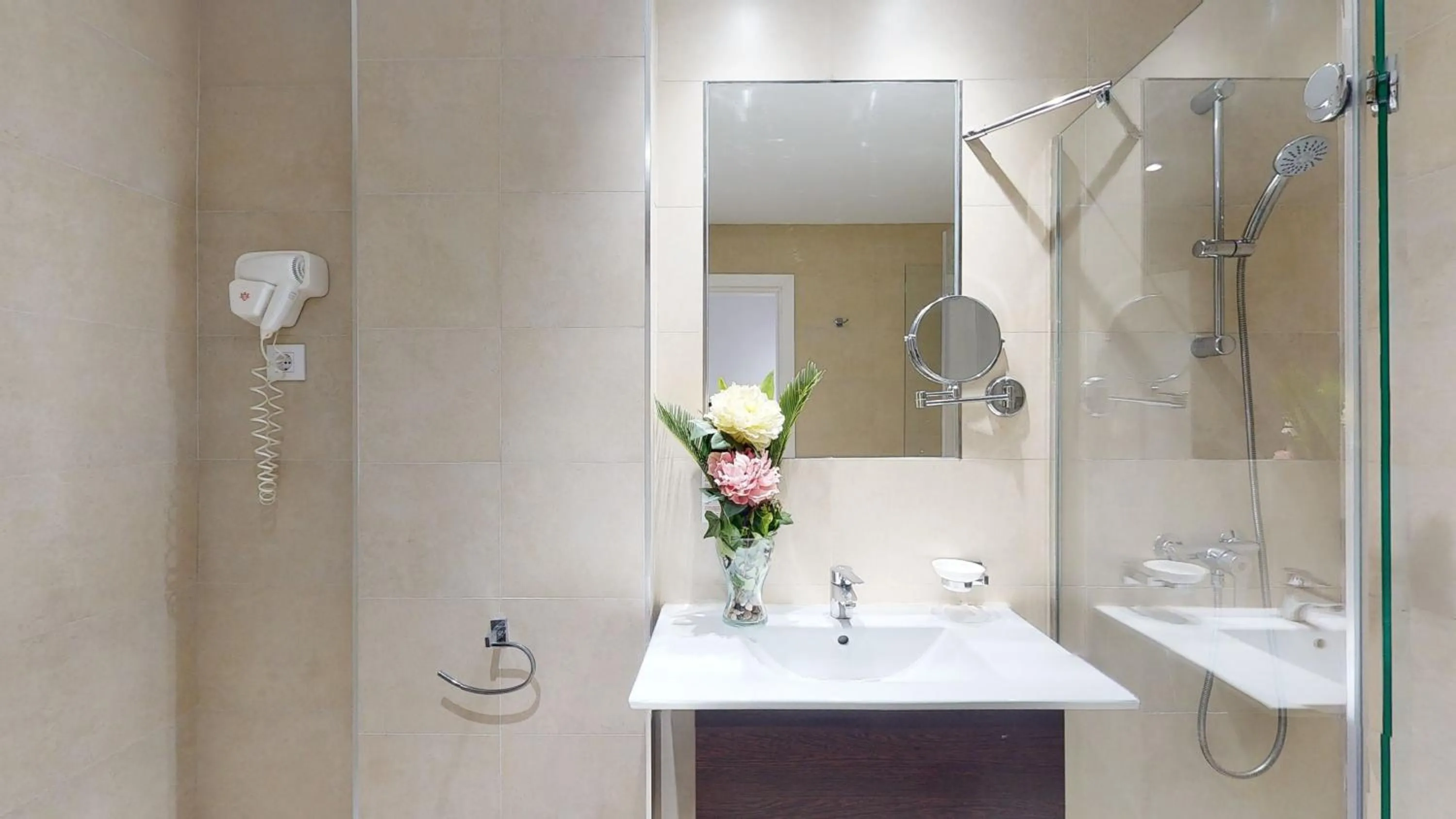 Bathroom in HYB Eurocalas