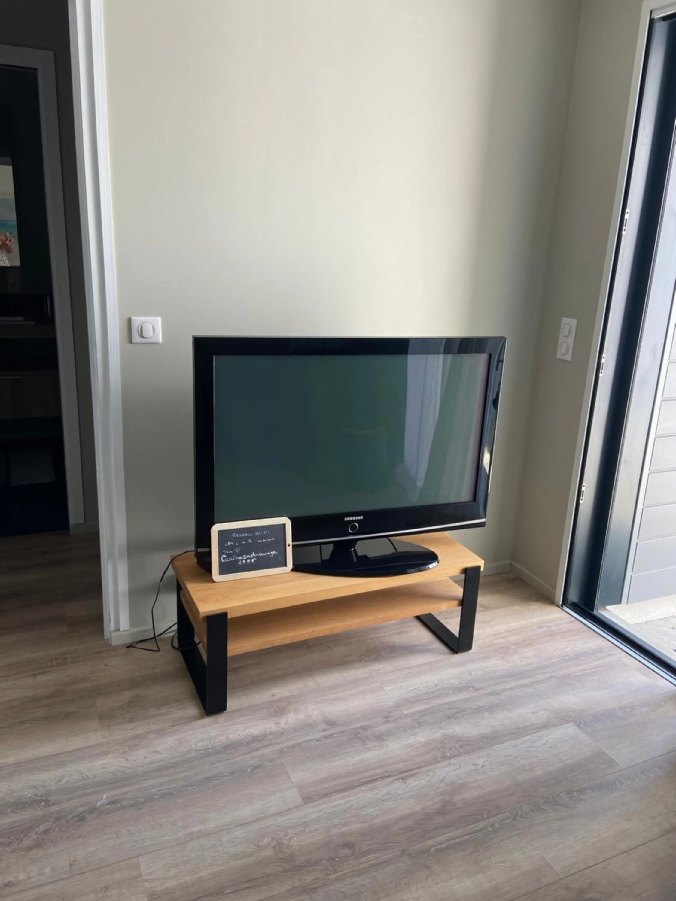 TV/Entertainment Center in Embruns et Sarrasin