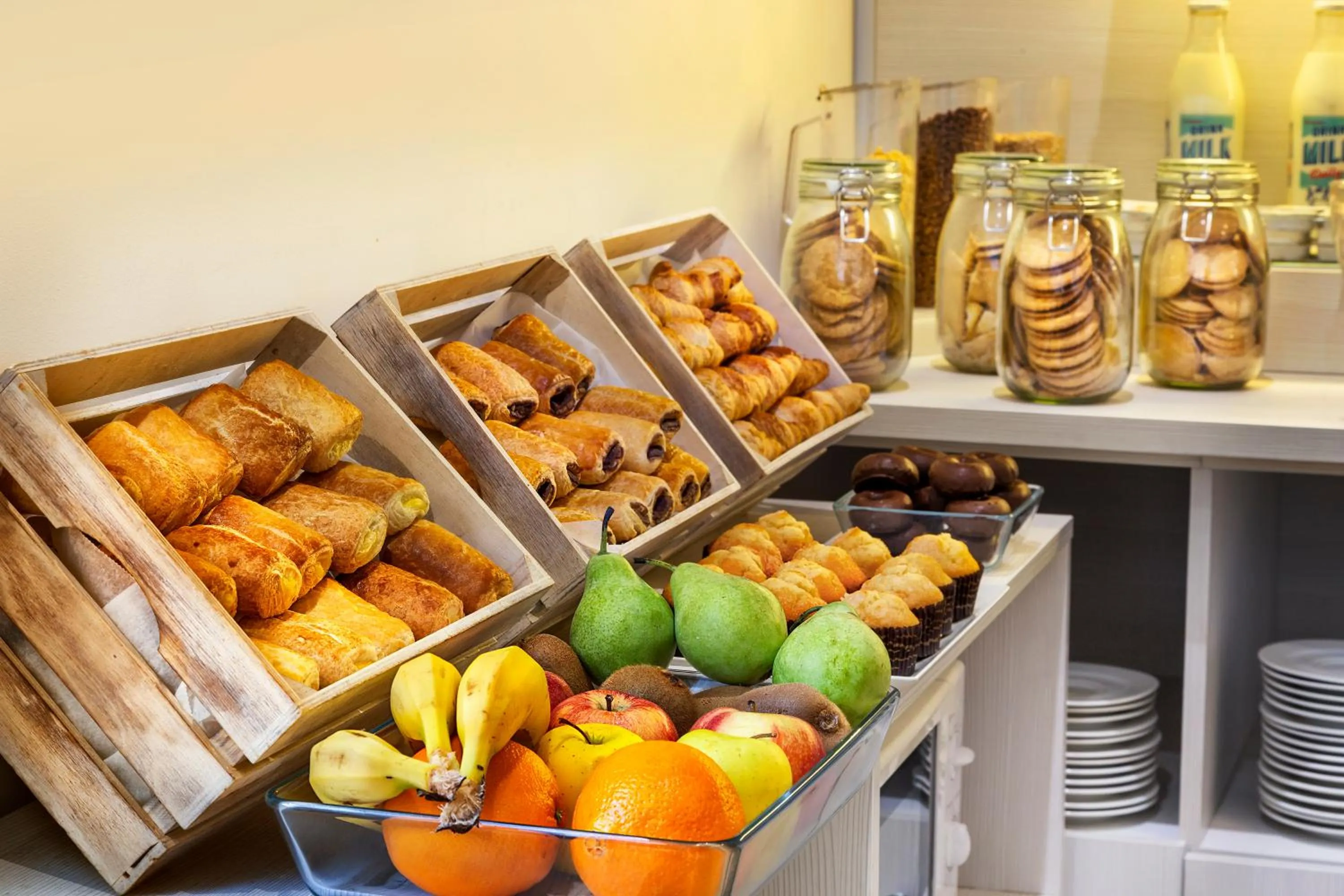 Buffet breakfast in B&B HOTEL Madrid Fuenlabrada
