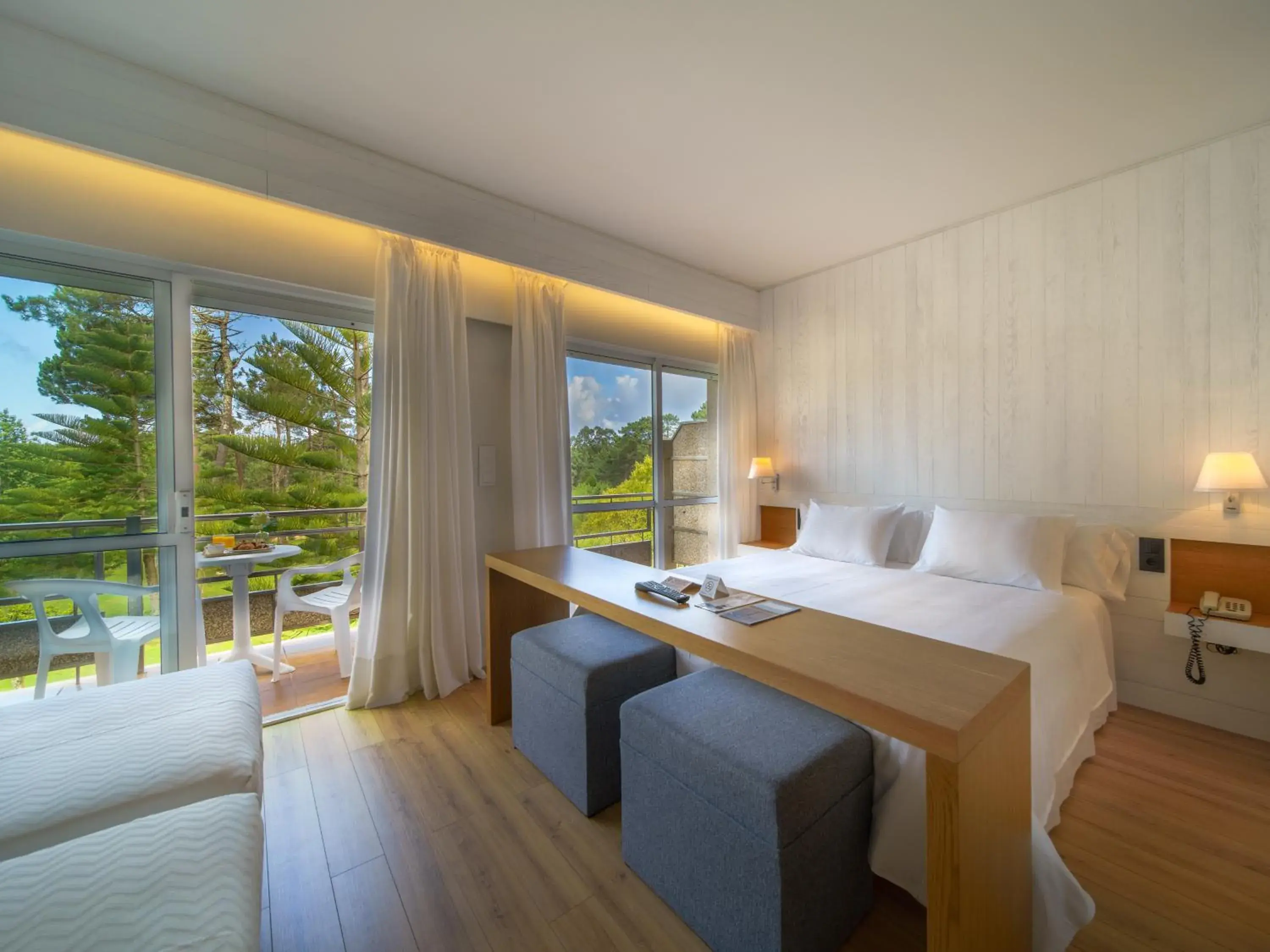Double or Twin Room with 2 Extra Beds in Hotel Spa Atlántico San Vicente do Mar Double or Twin Room with 2 Extra Beds in Hotel Spa Atlántico San Vicente do Mar