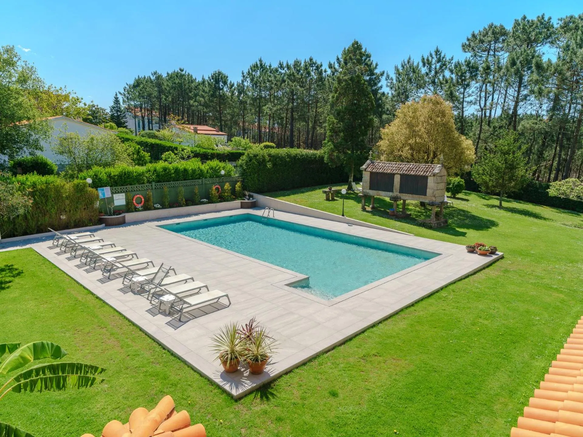 Swimming pool in Hotel Spa Atlántico San Vicente do Mar