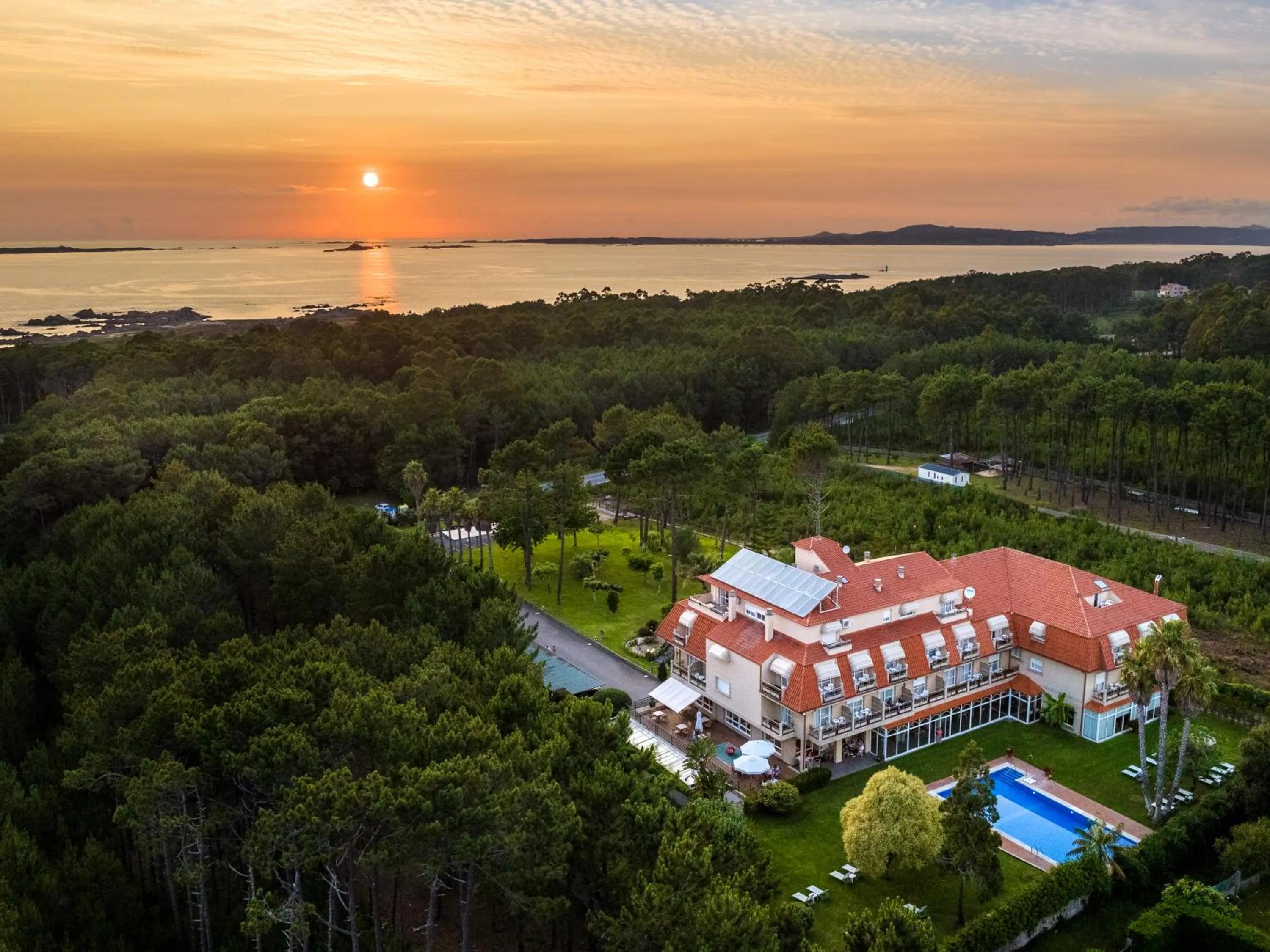 Property building in Hotel Spa Atlántico San Vicente do Mar