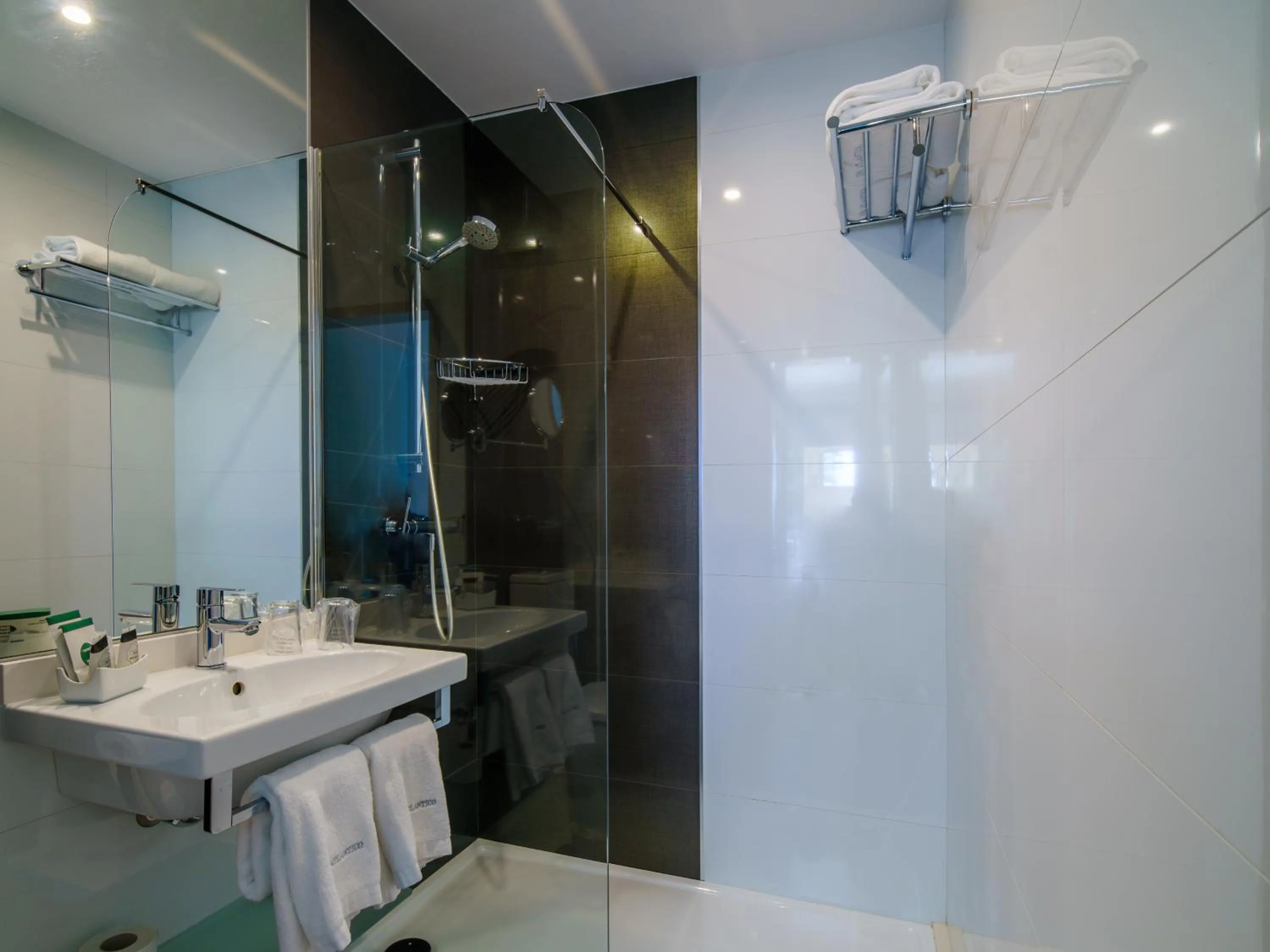 Bathroom in Hotel Spa Atlántico San Vicente do Mar