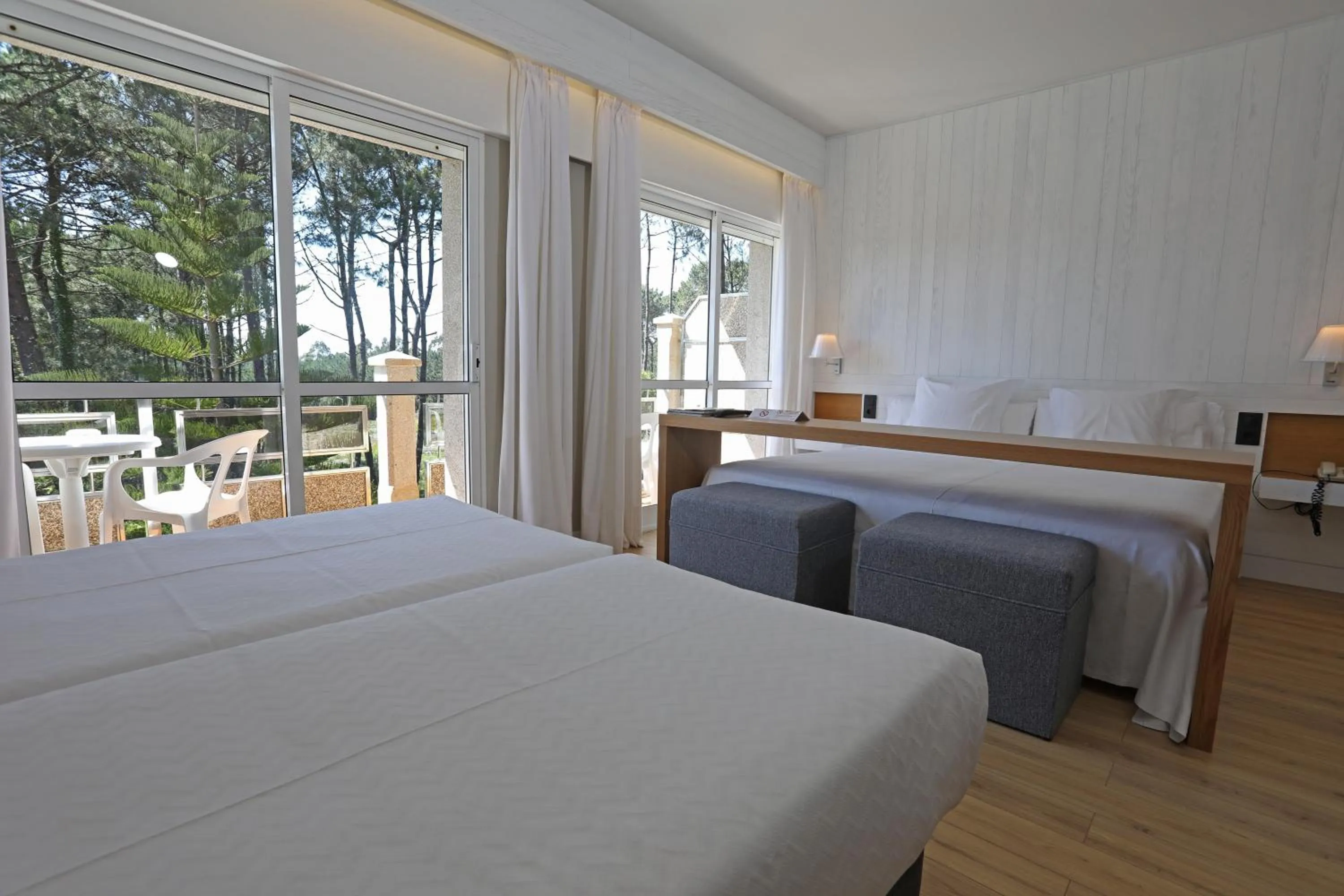 Photo of the whole room, Bed in Hotel Spa Atlántico San Vicente do Mar