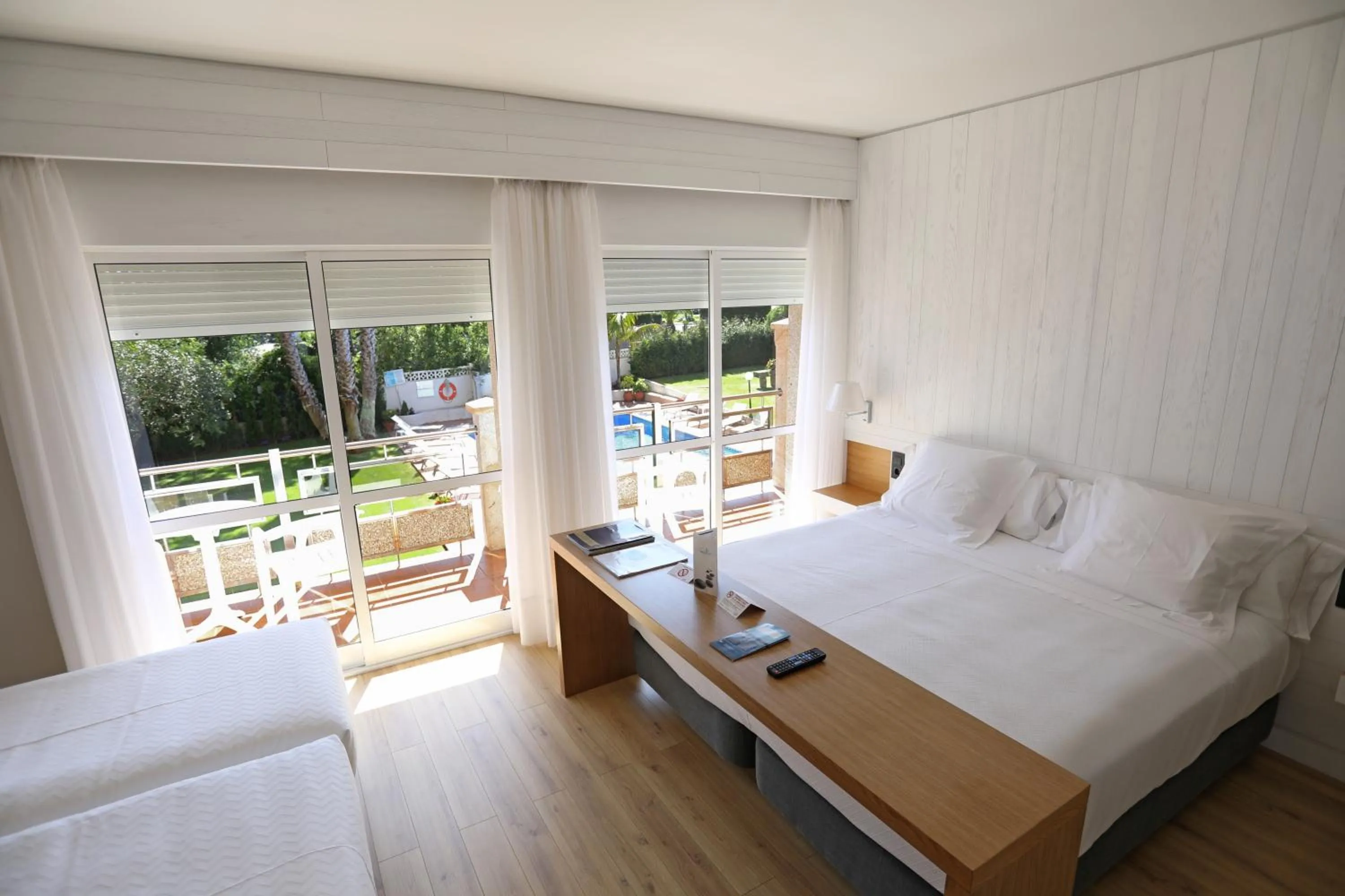 Photo of the whole room, Bed in Hotel Spa Atlántico San Vicente do Mar