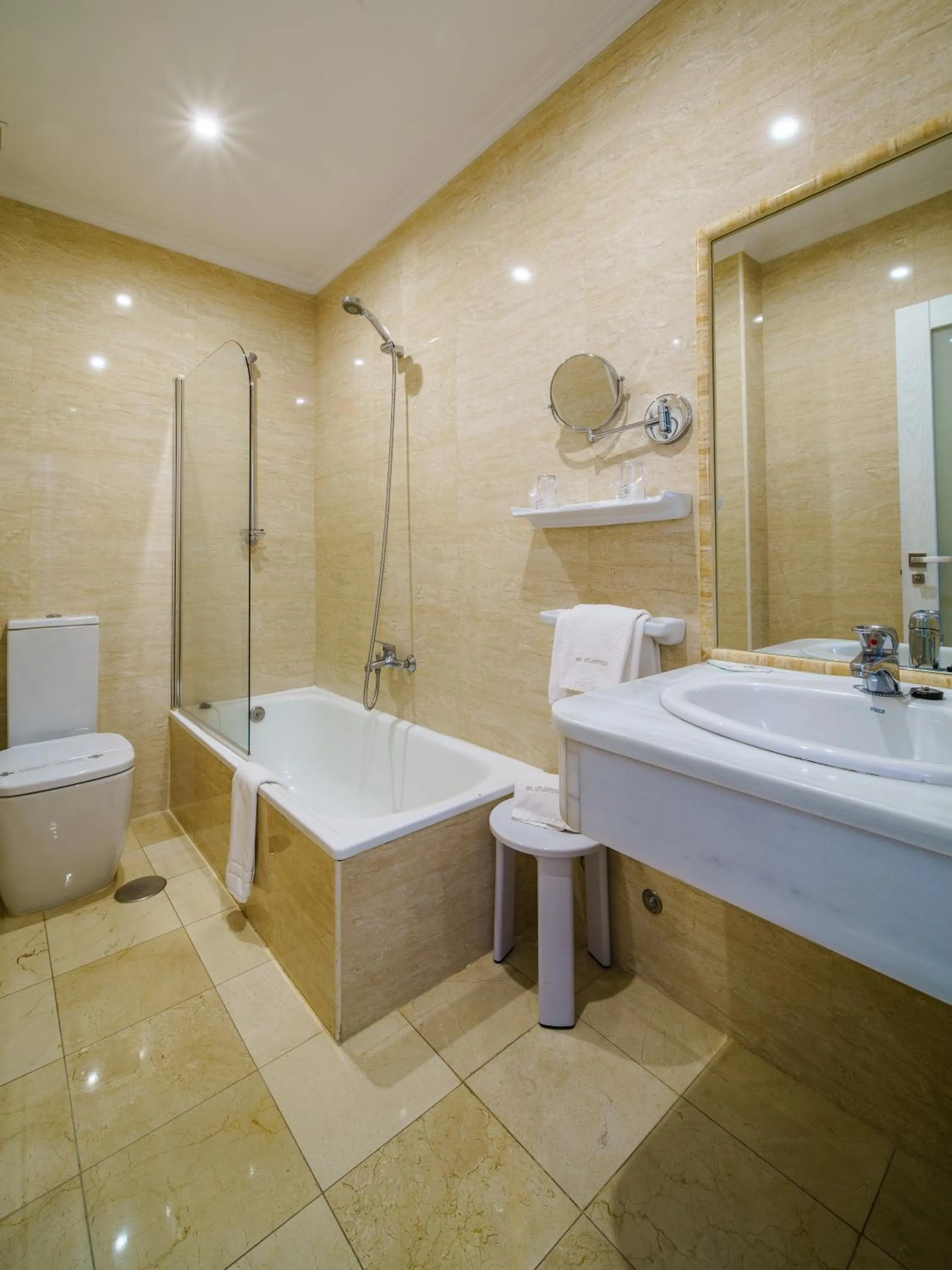 Bathroom in Hotel Spa Atlántico San Vicente do Mar