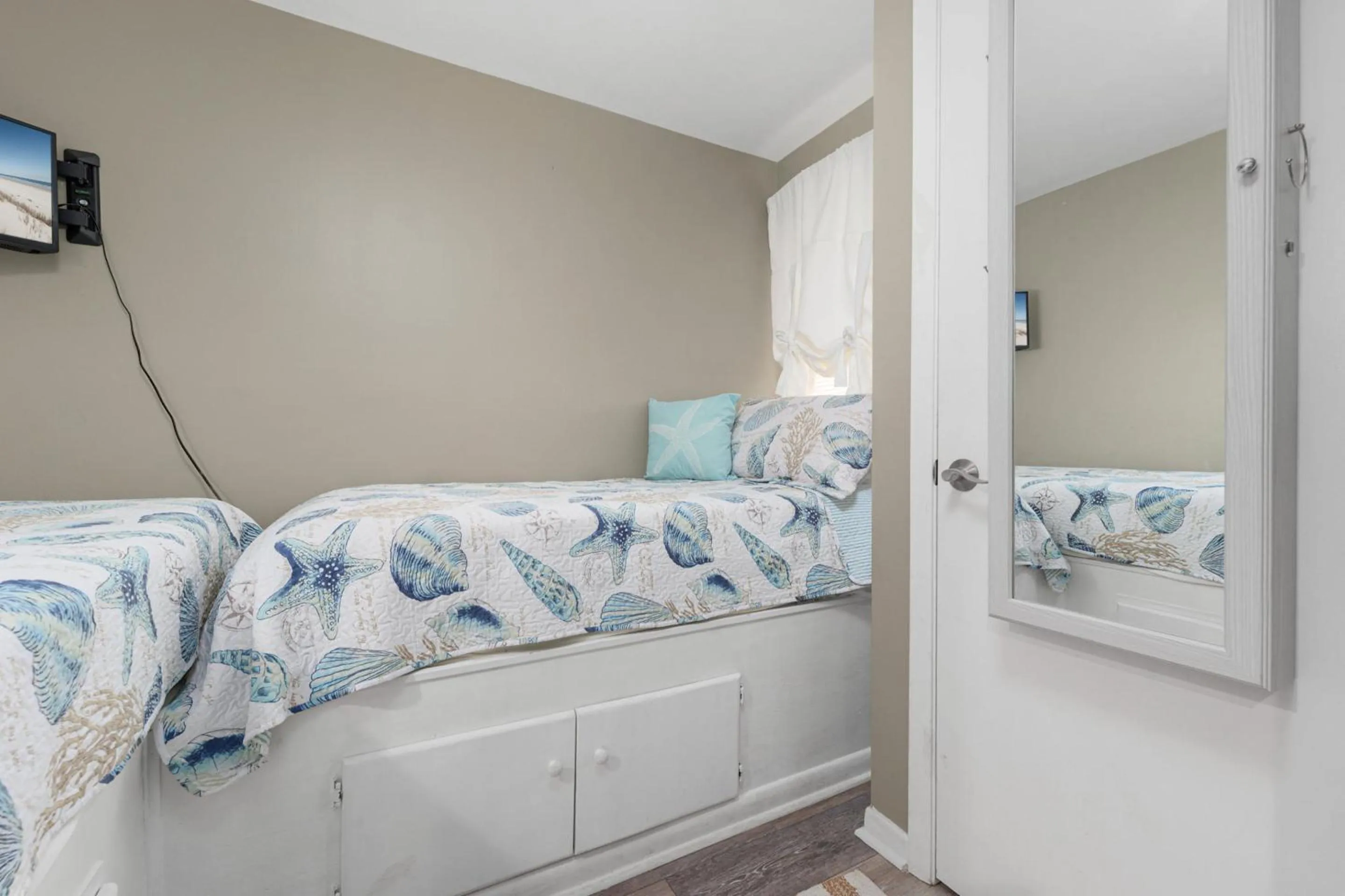 Property building, Bed in Colony Reef 3102