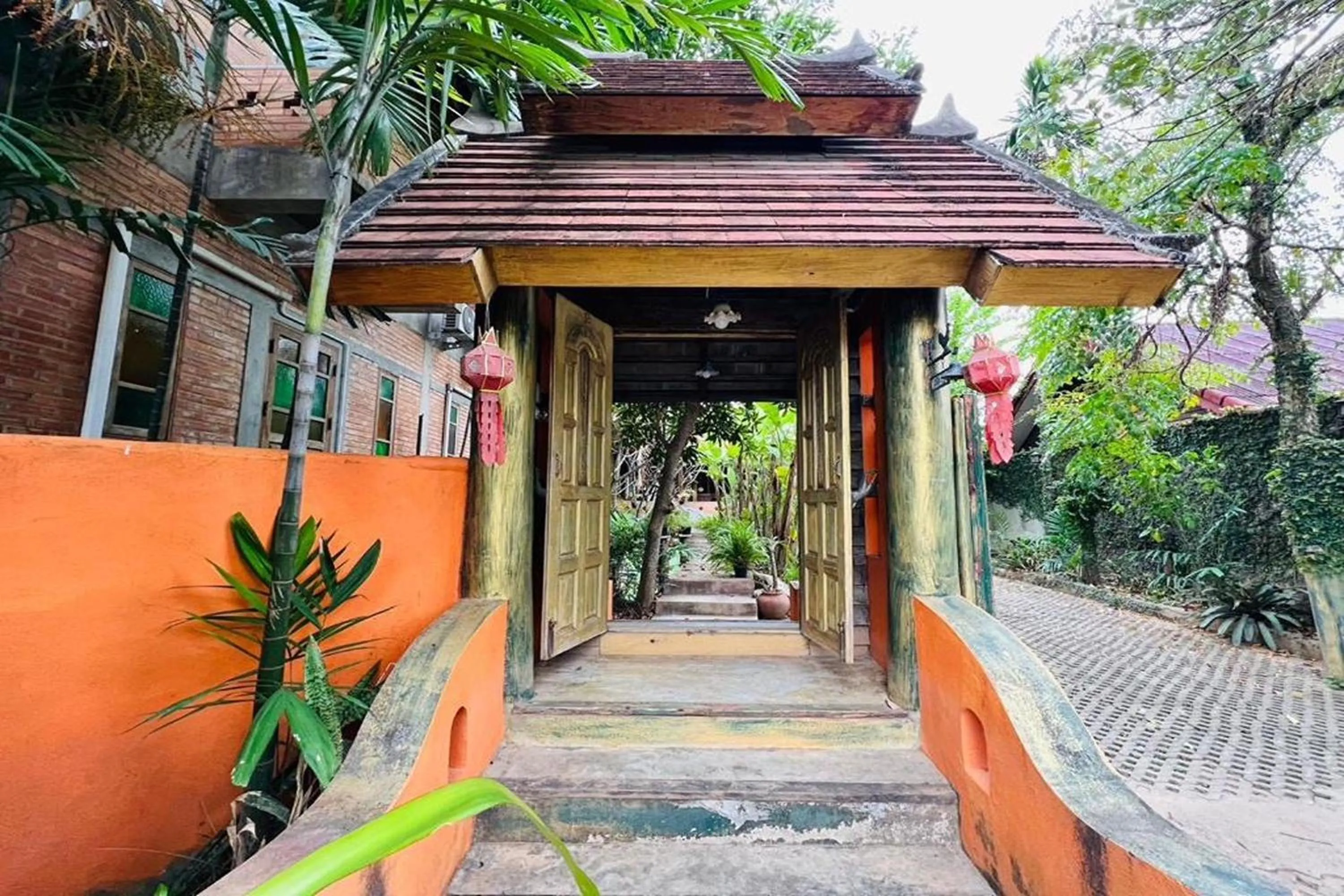 Property building in Amethyst Hotel Chiang Mai