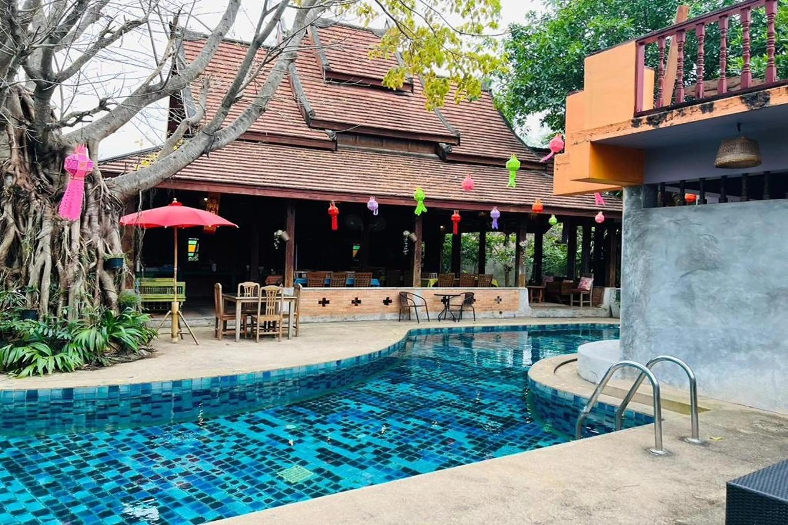 Swimming pool in Amethyst Hotel Chiang Mai