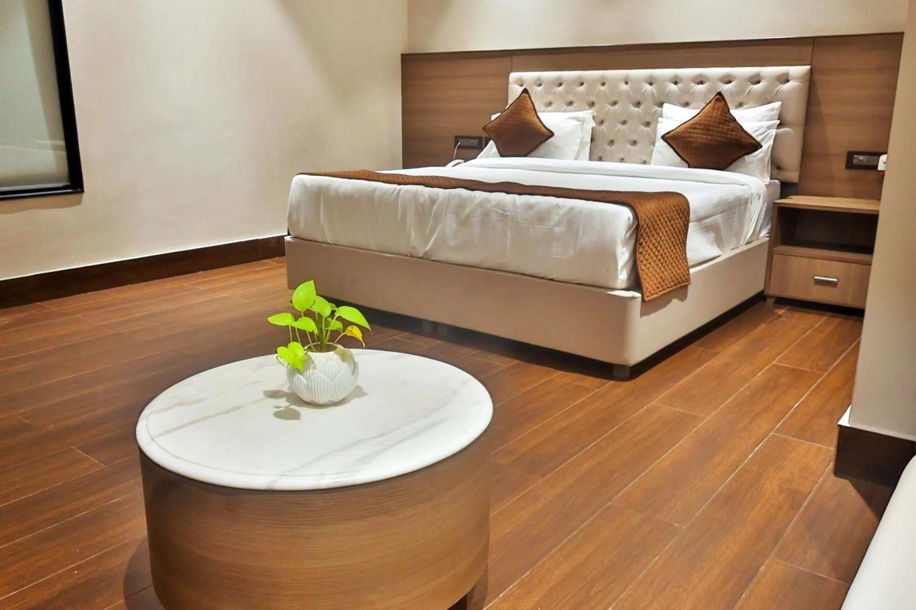 Bed in Hotel Kant Palace