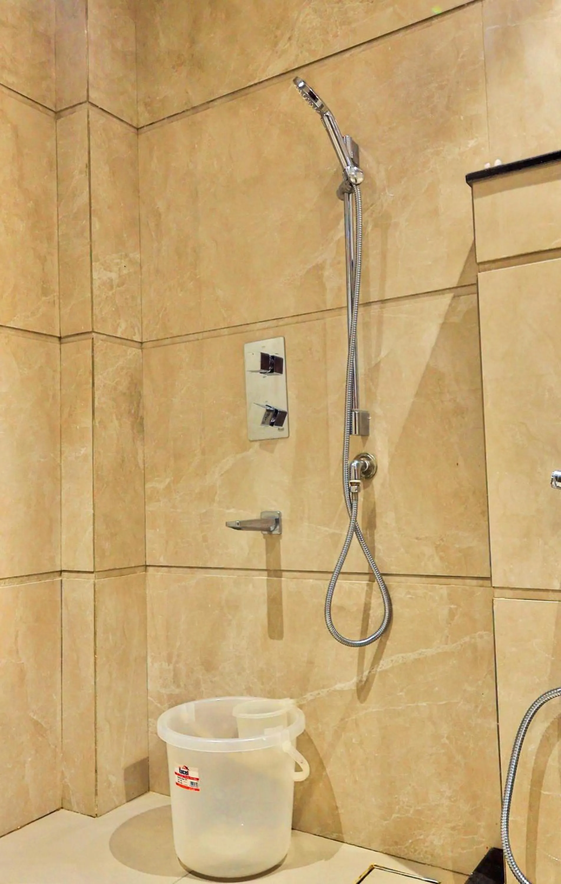 Shower in Hotel Kant Palace