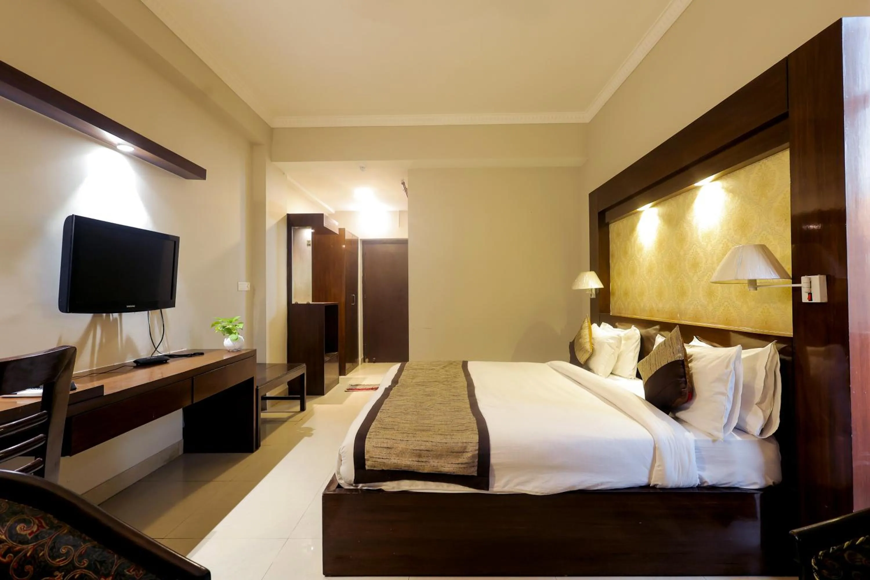 View (from property/room), Bed in Hotel Kant Palace