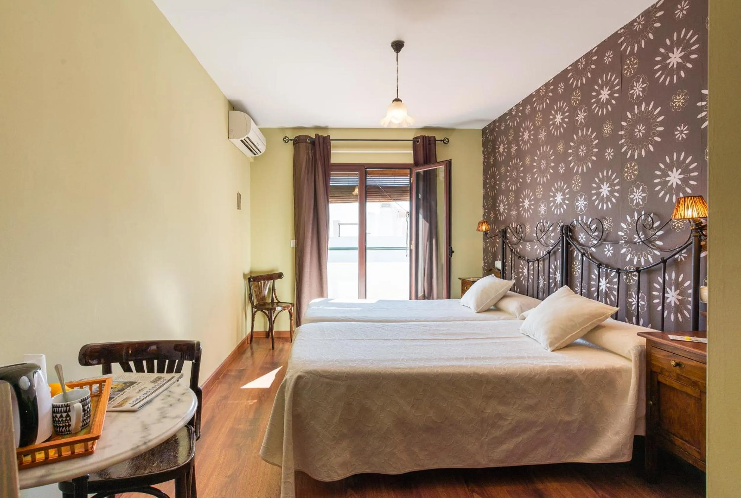 Photo of the whole room, Bed in Hostal El Escudo de Mijas