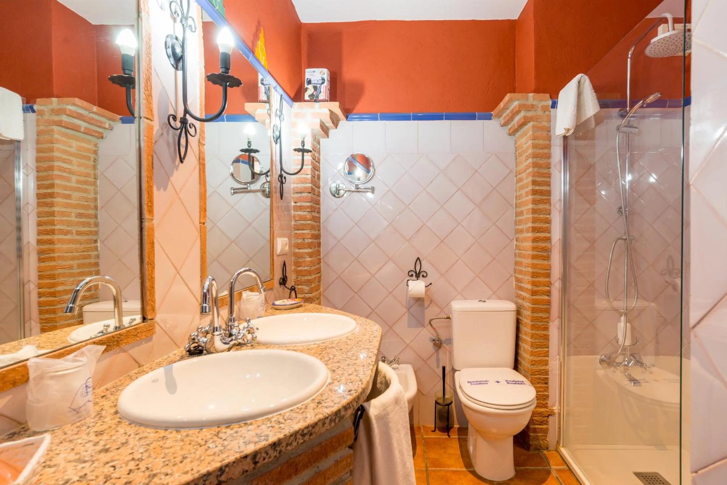 Bathroom in Hostal El Escudo de Mijas