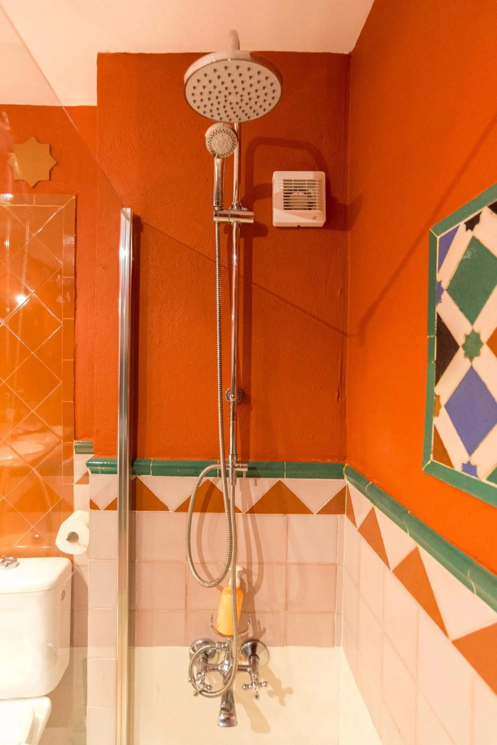 Bathroom in Hostal El Escudo de Mijas