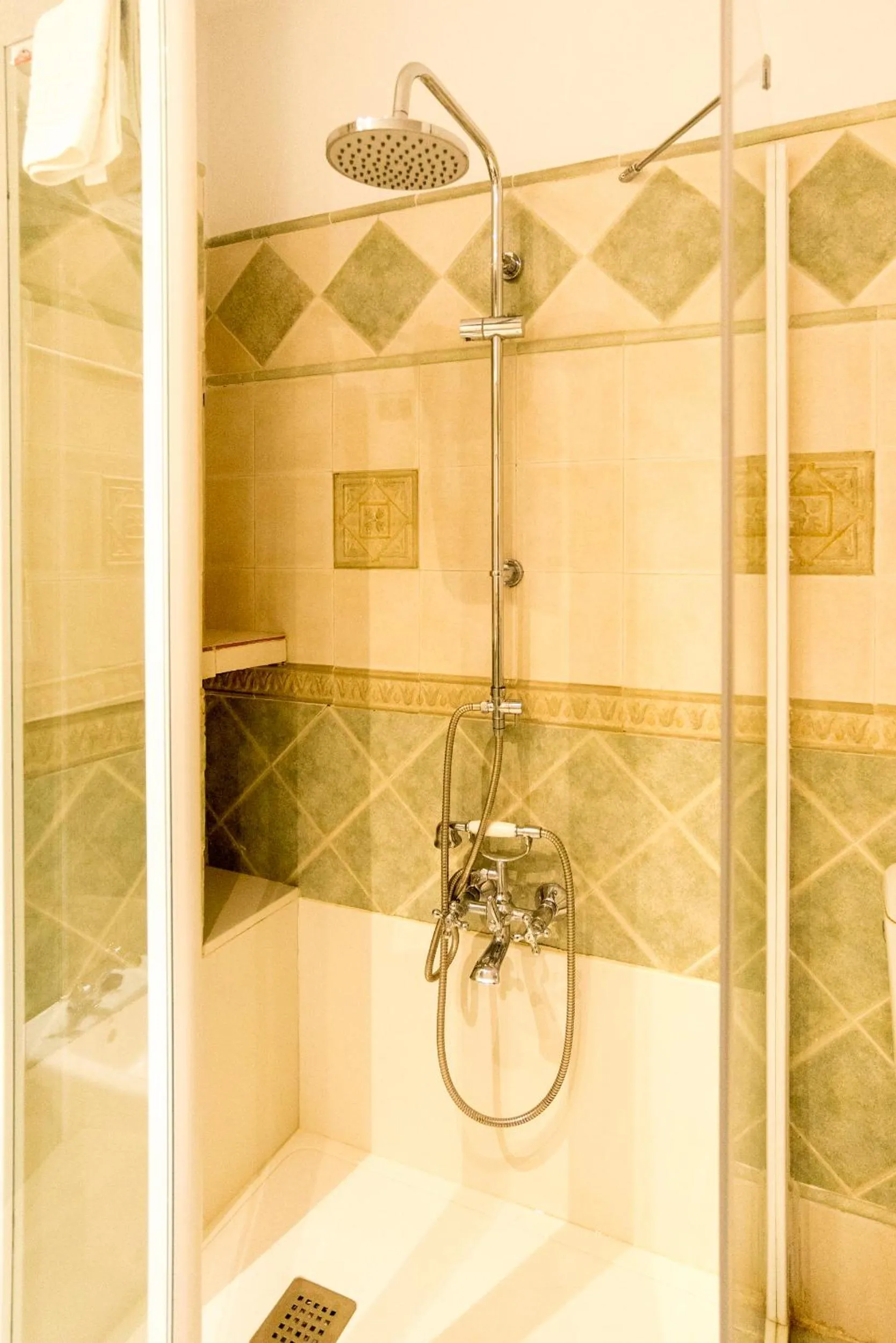 Bathroom in Hostal El Escudo de Mijas