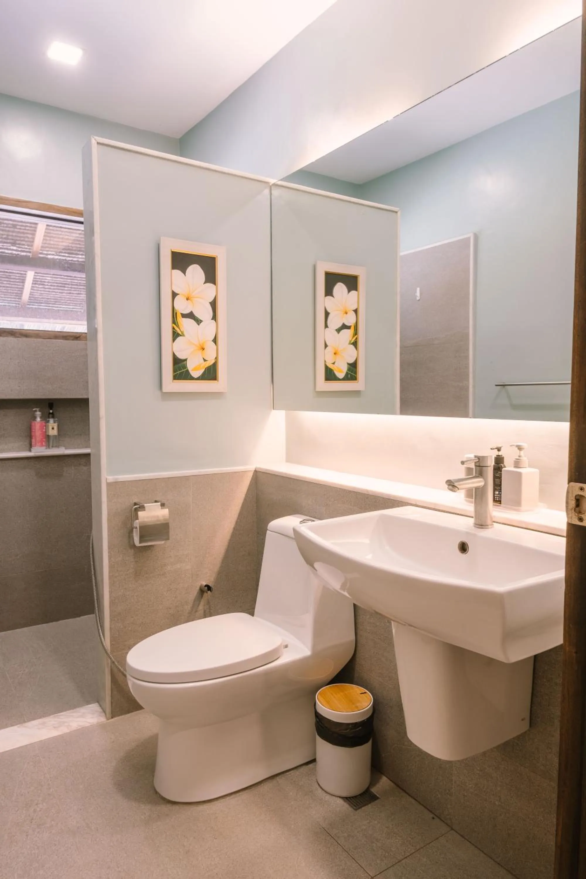 Shower in Kaimana Resort Siargao