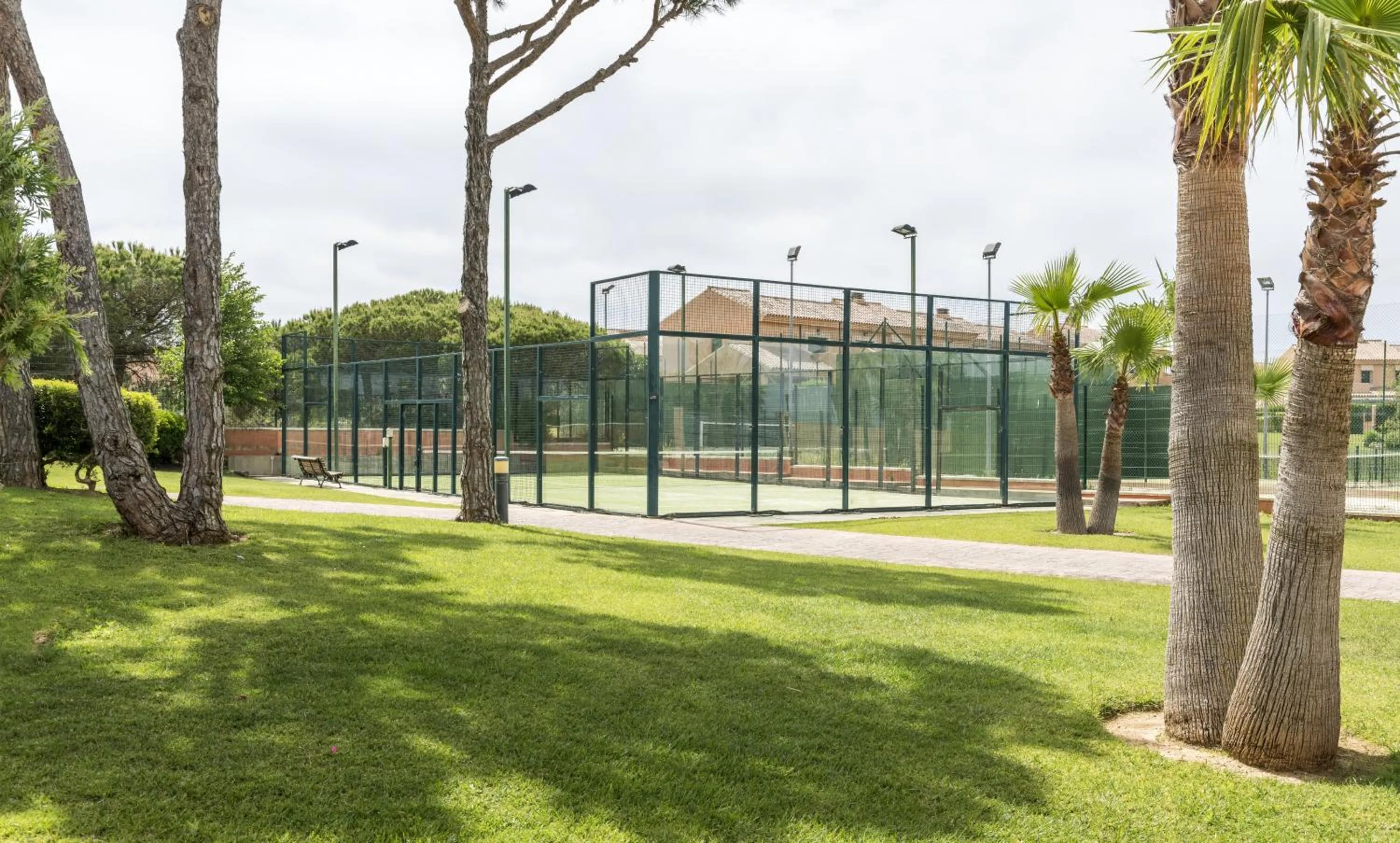 Tennis court in Ilunion Sancti Petri
