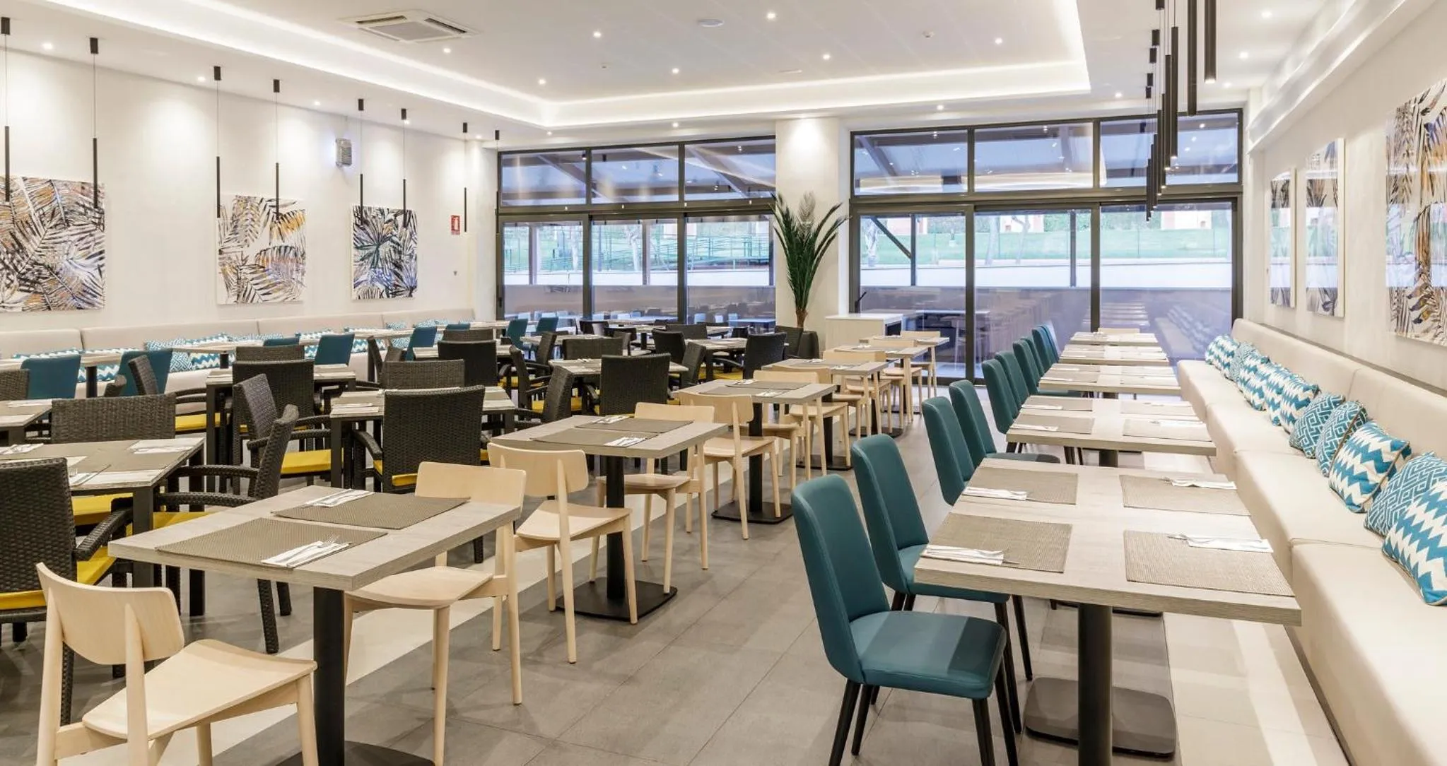 Restaurant/places to eat in Ilunion Sancti Petri