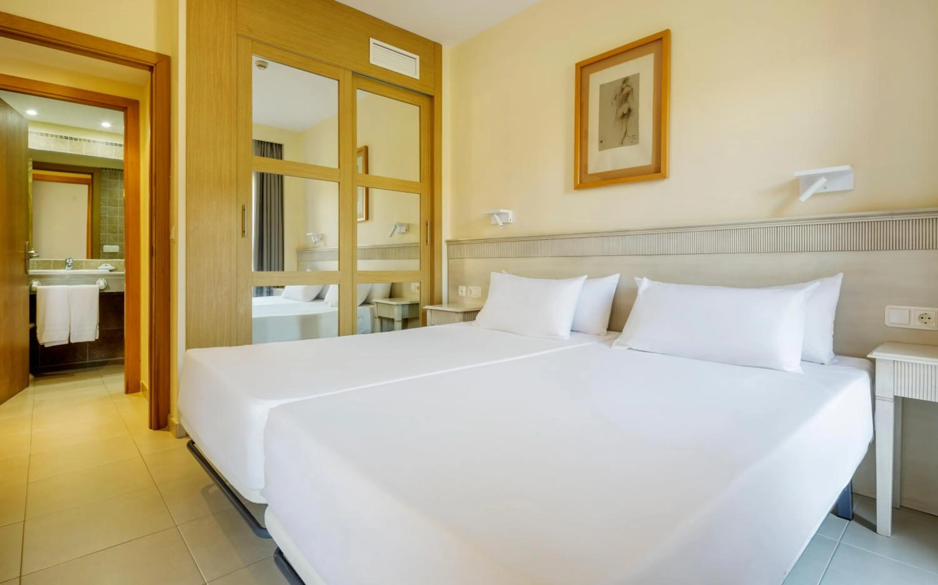 Bedroom, Bed in Ilunion Sancti Petri