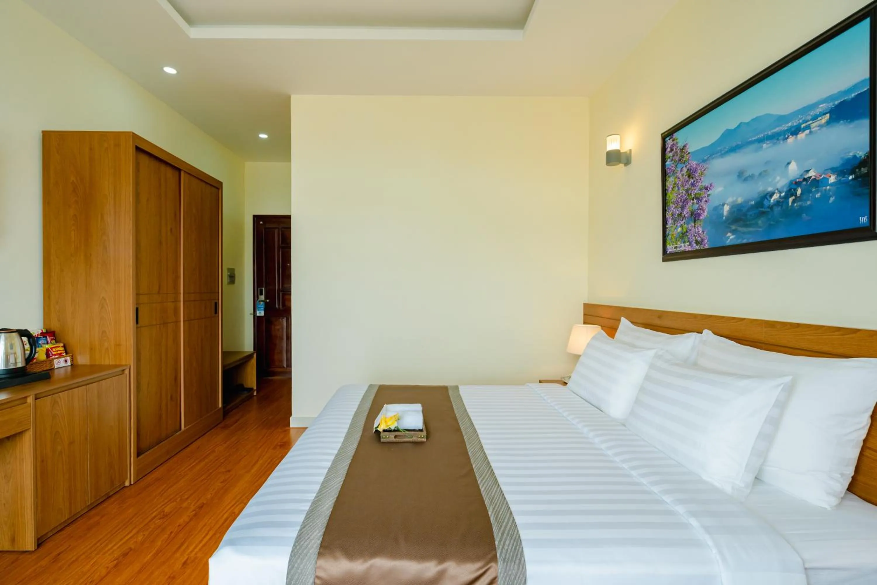 Property building, Bed in Bombo DaLat Hotel
