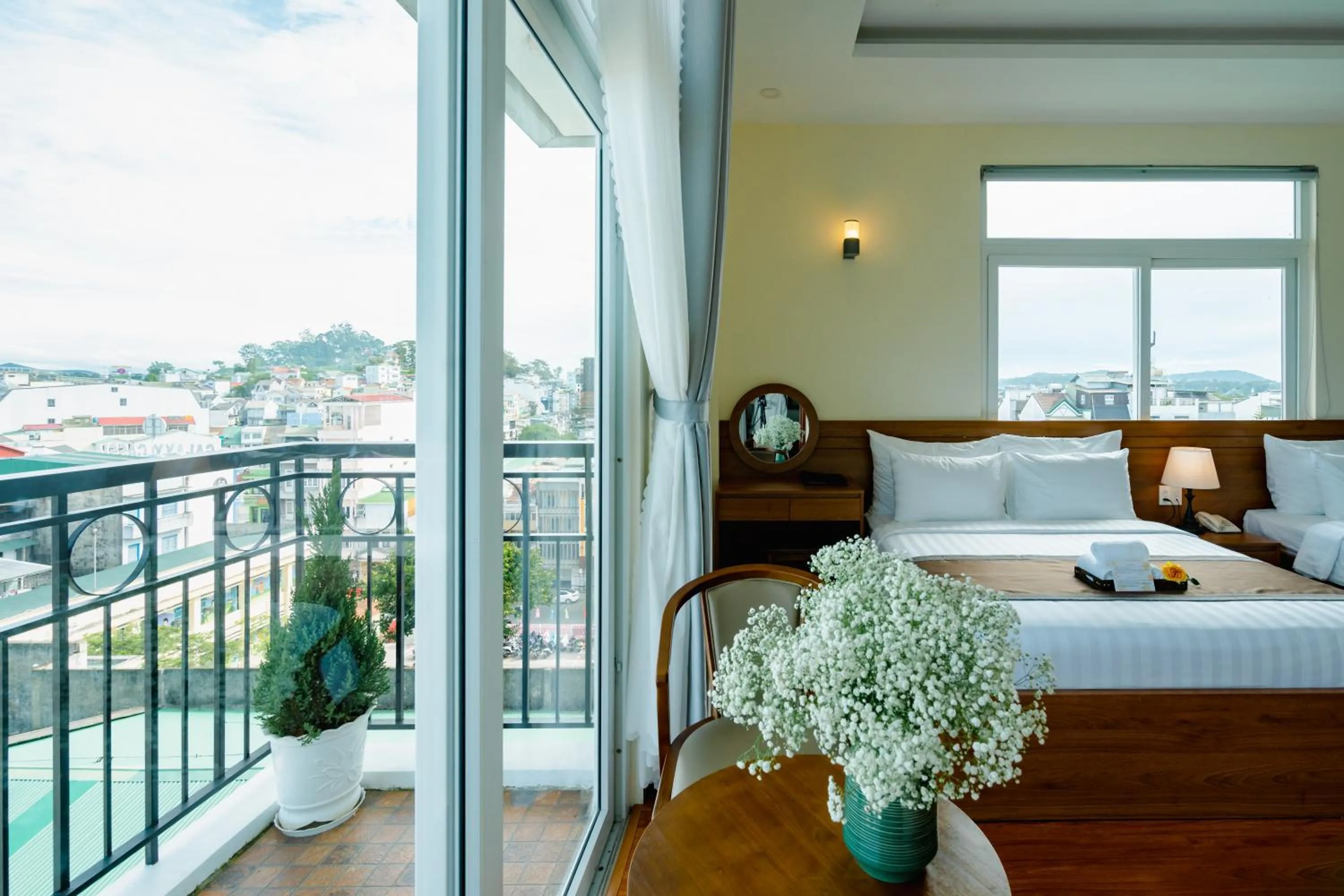 Property building, Bed in Bombo DaLat Hotel