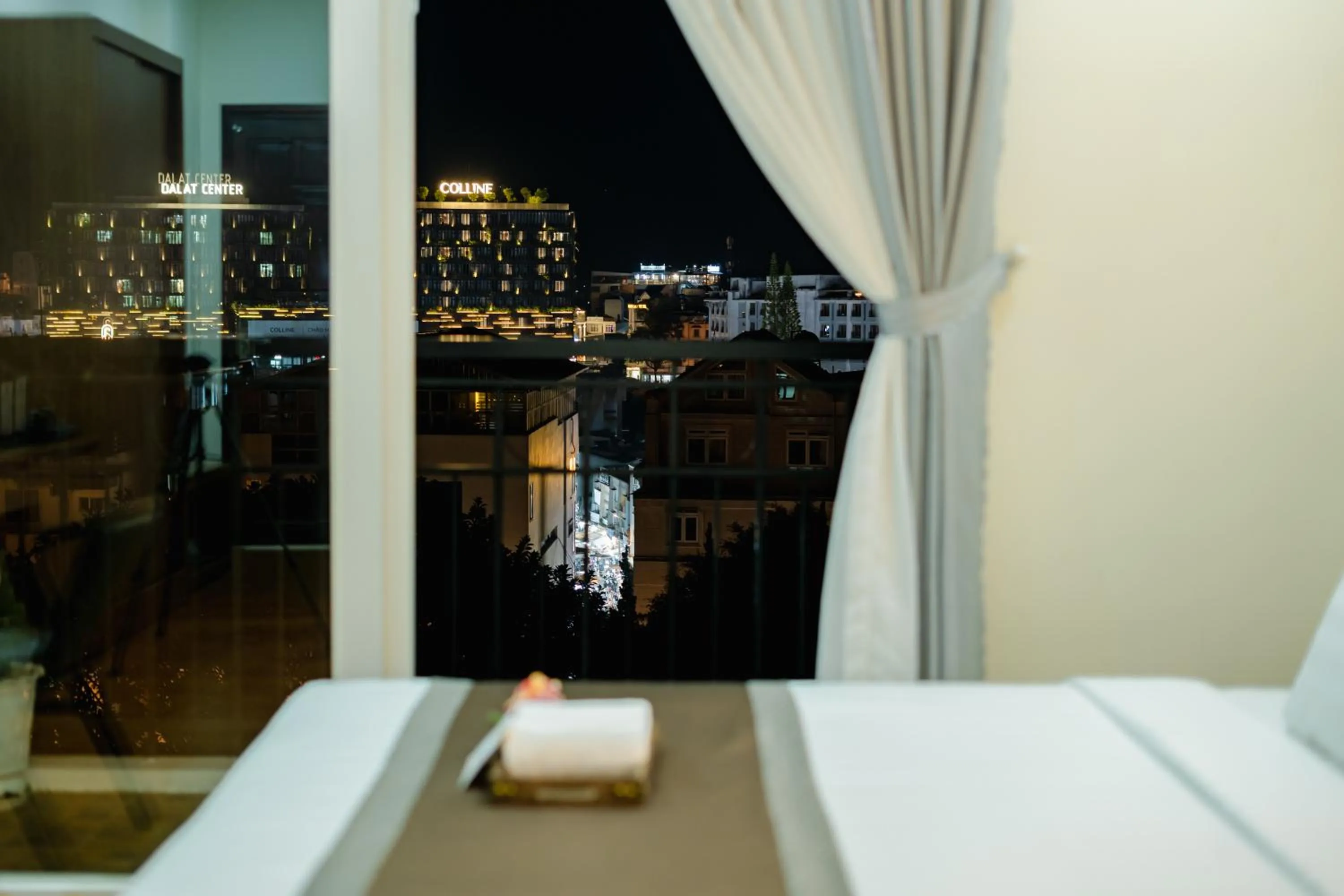 Property building, Bed in Bombo DaLat Hotel