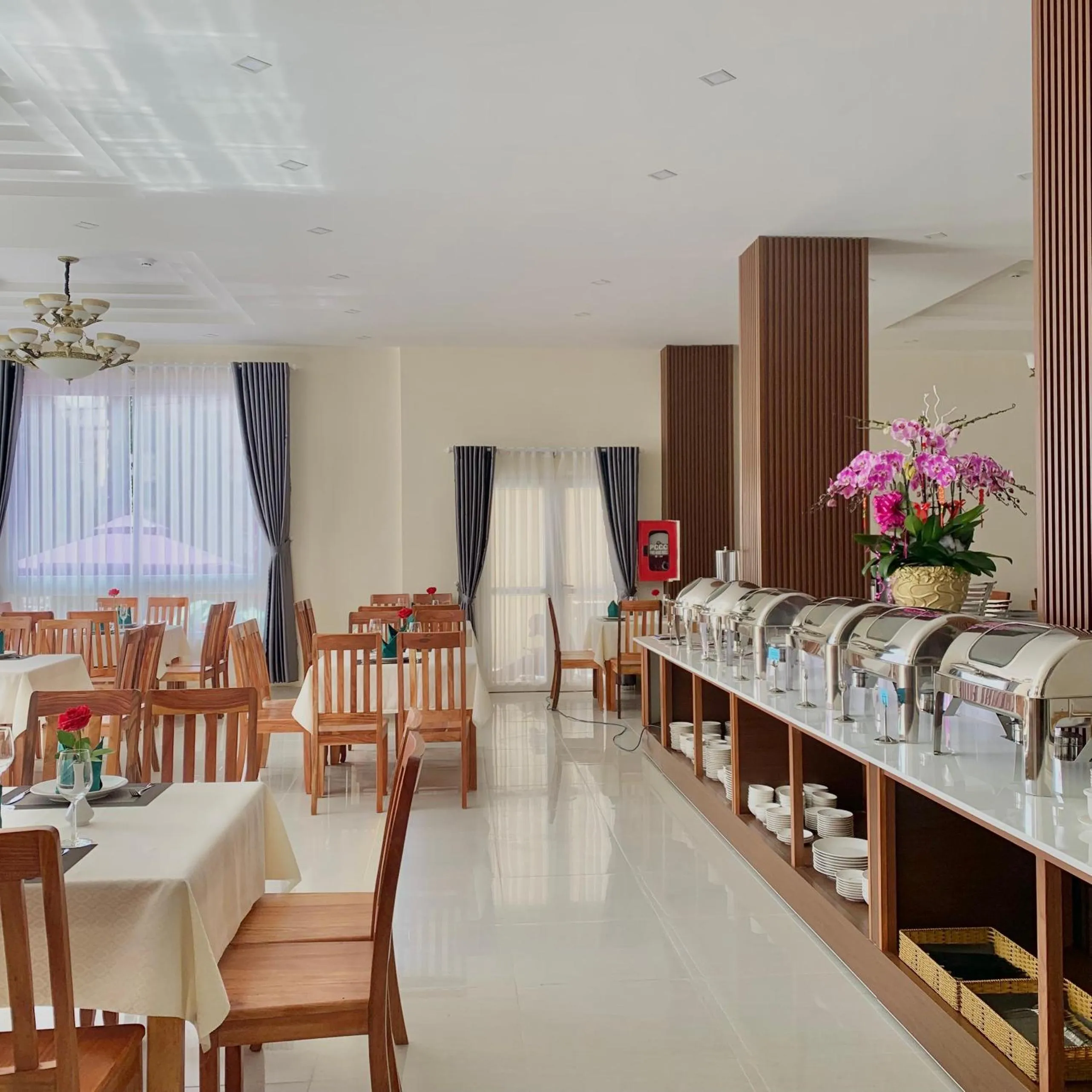 Restaurant/places to eat in Bombo DaLat Hotel