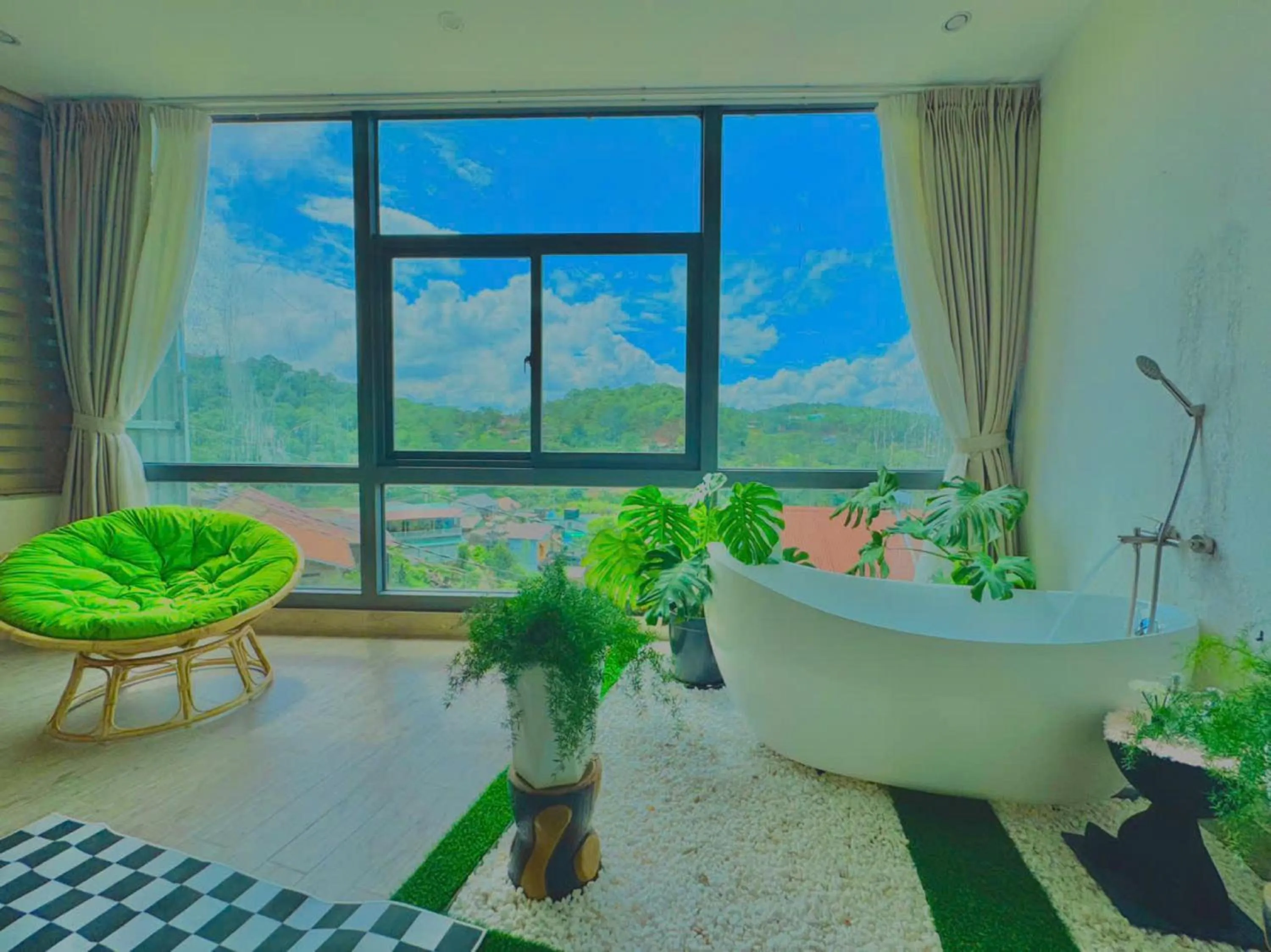 Bath in Pine Forest House Dalat