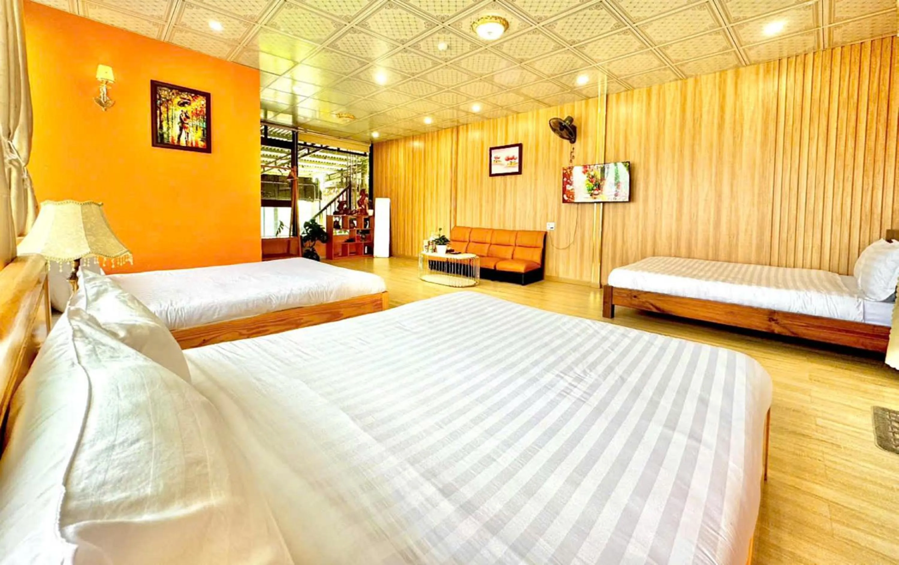 Living room, Bed in Pine Forest House Dalat