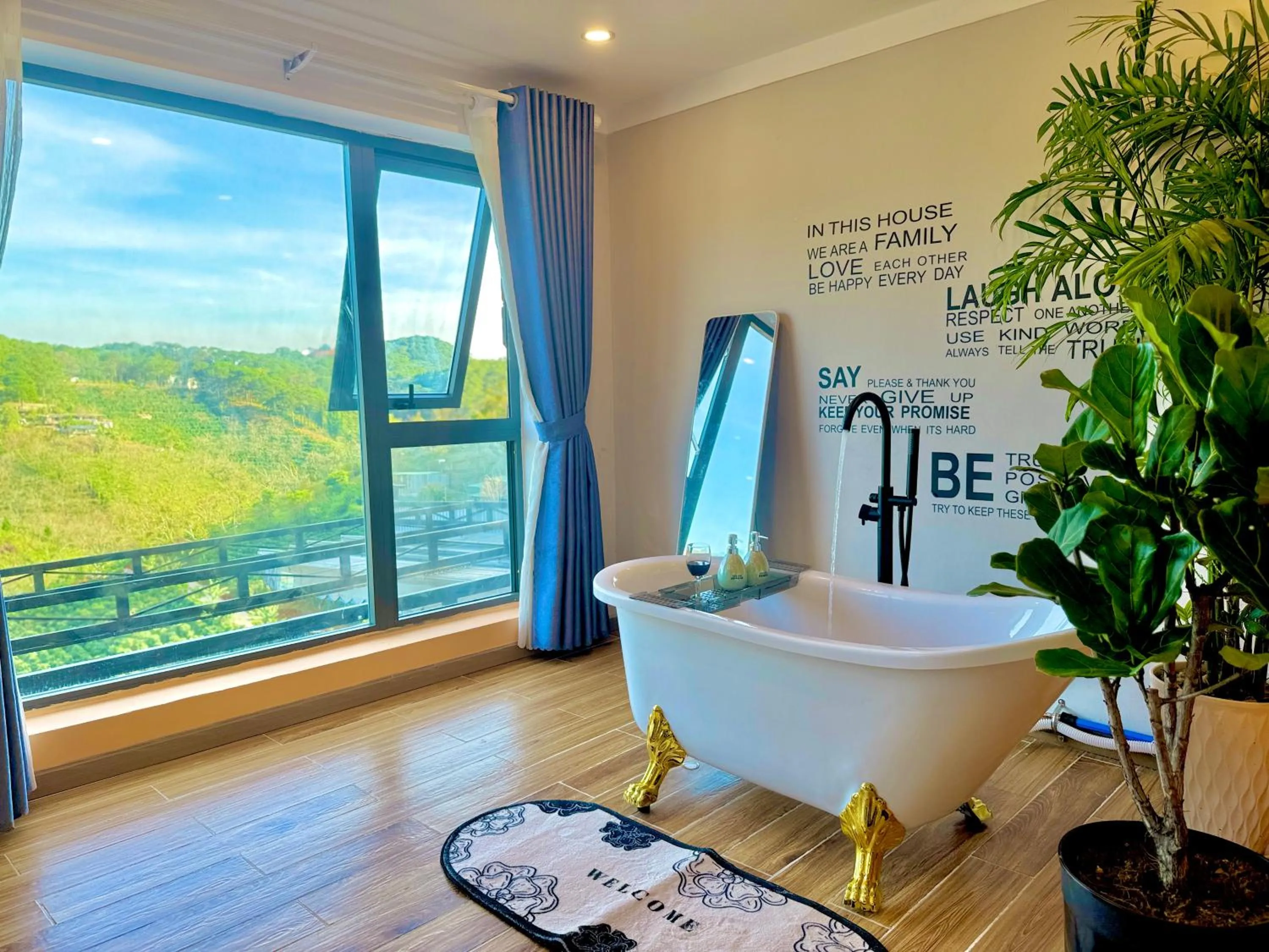 Bath in Pine Forest House Dalat