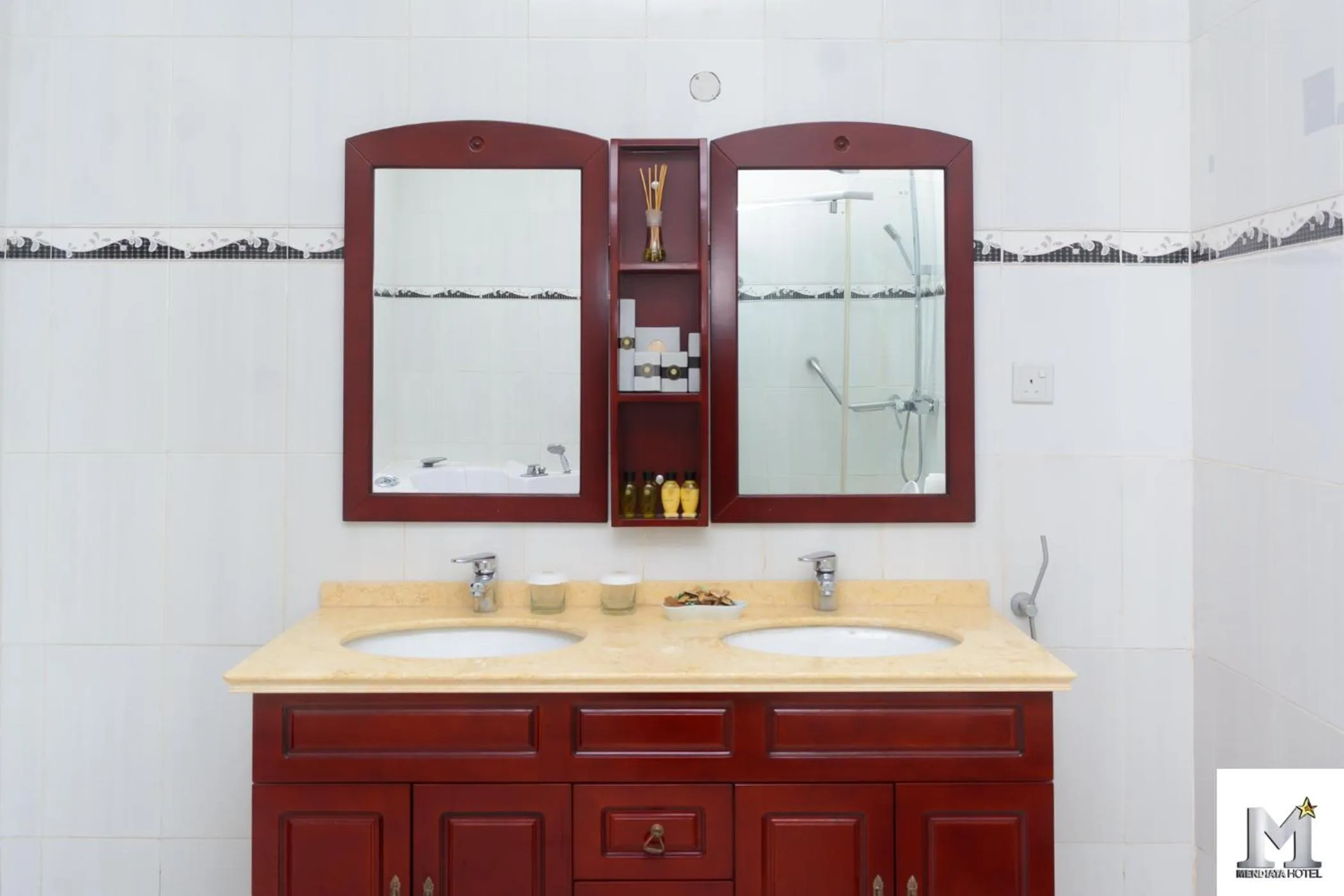 Bathroom in Mendiata Hotel