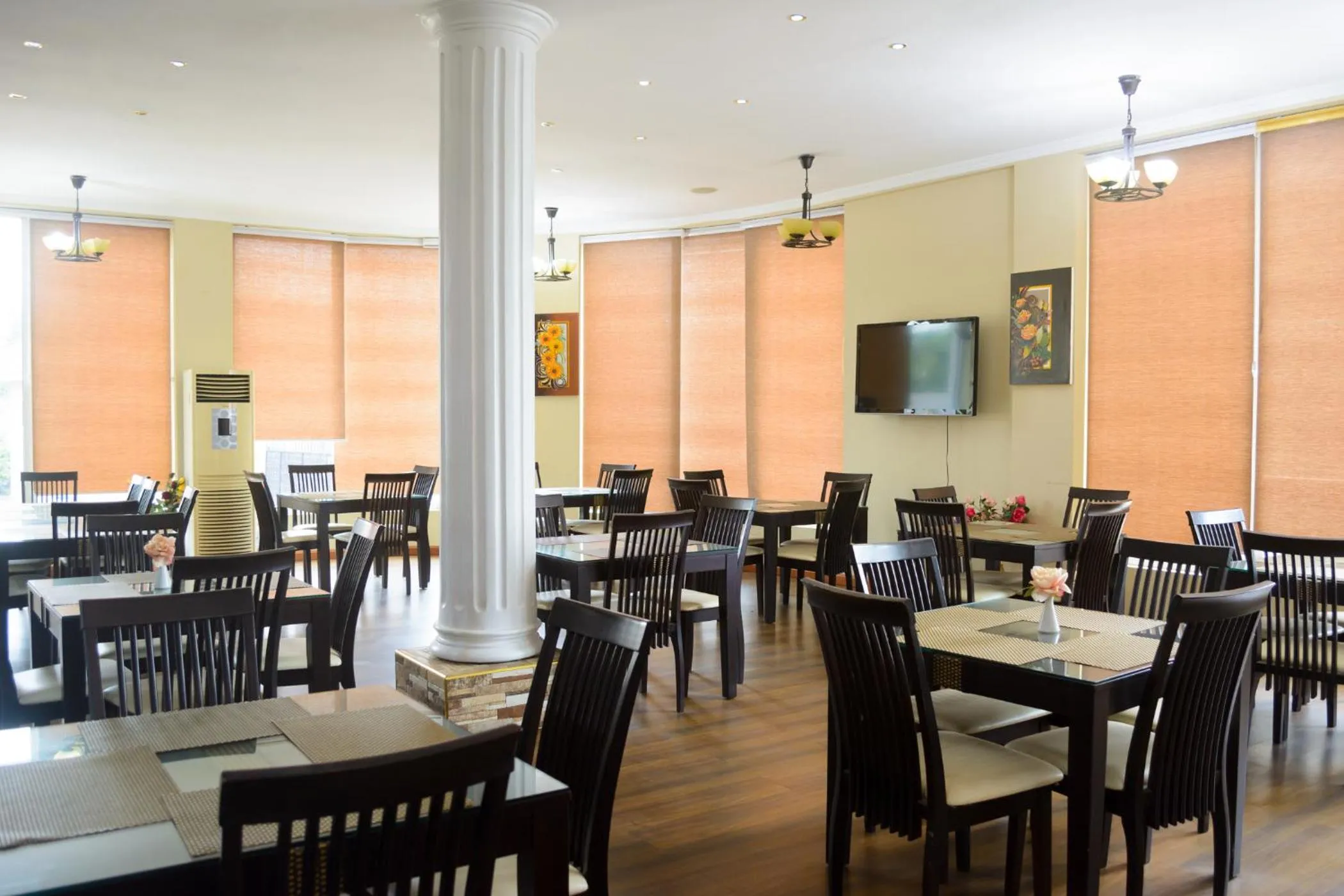 Restaurant/places to eat in Mendiata Hotel
