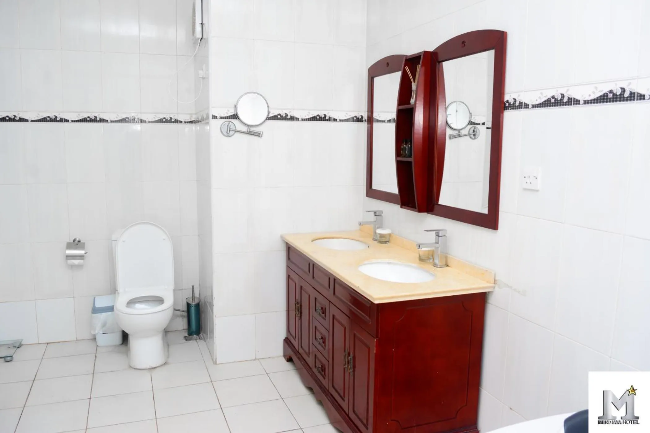 Bathroom in Mendiata Hotel