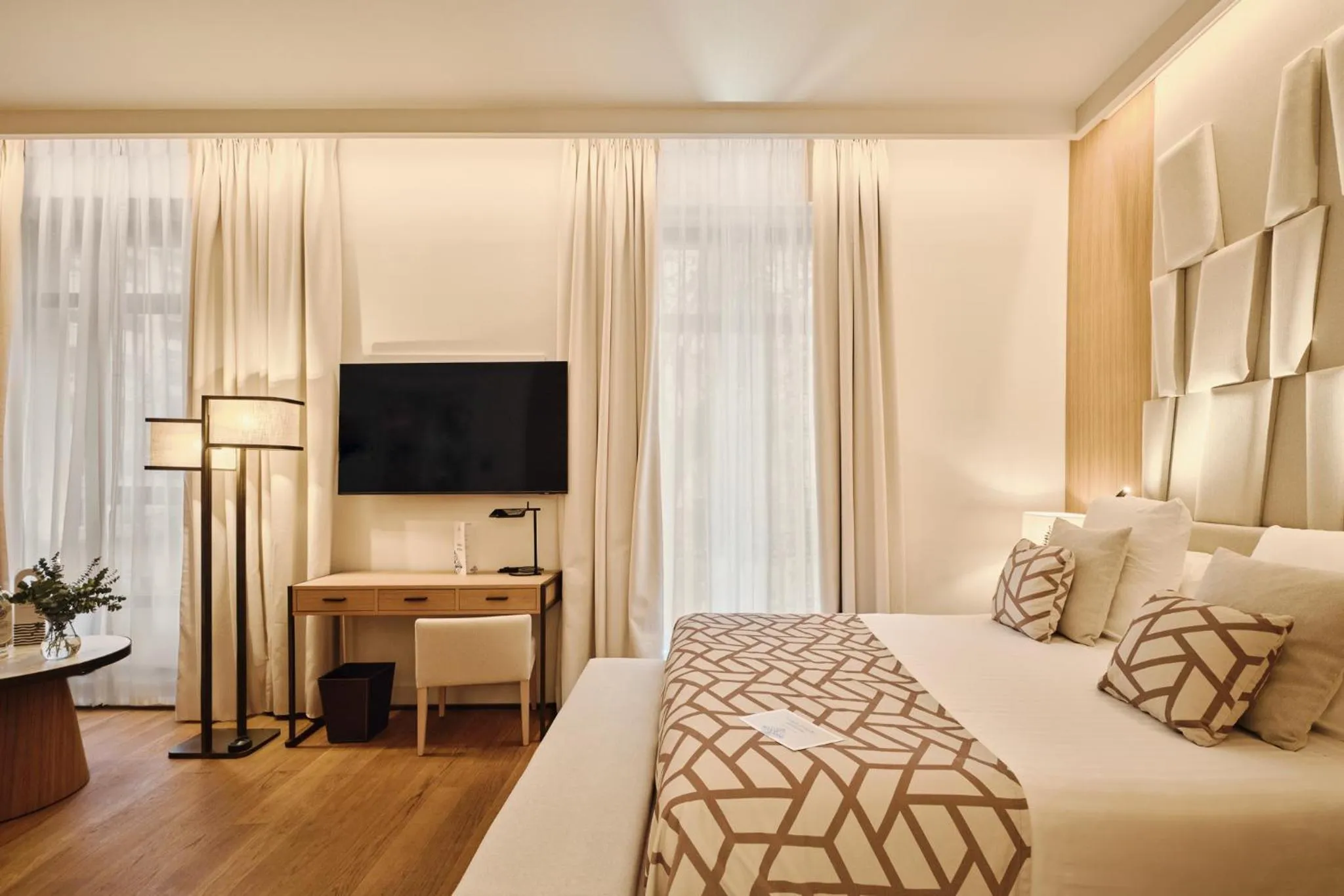 TV and multimedia, Bed in Hospes Palau de La Mar, Valencia, a Member of Design Hotels